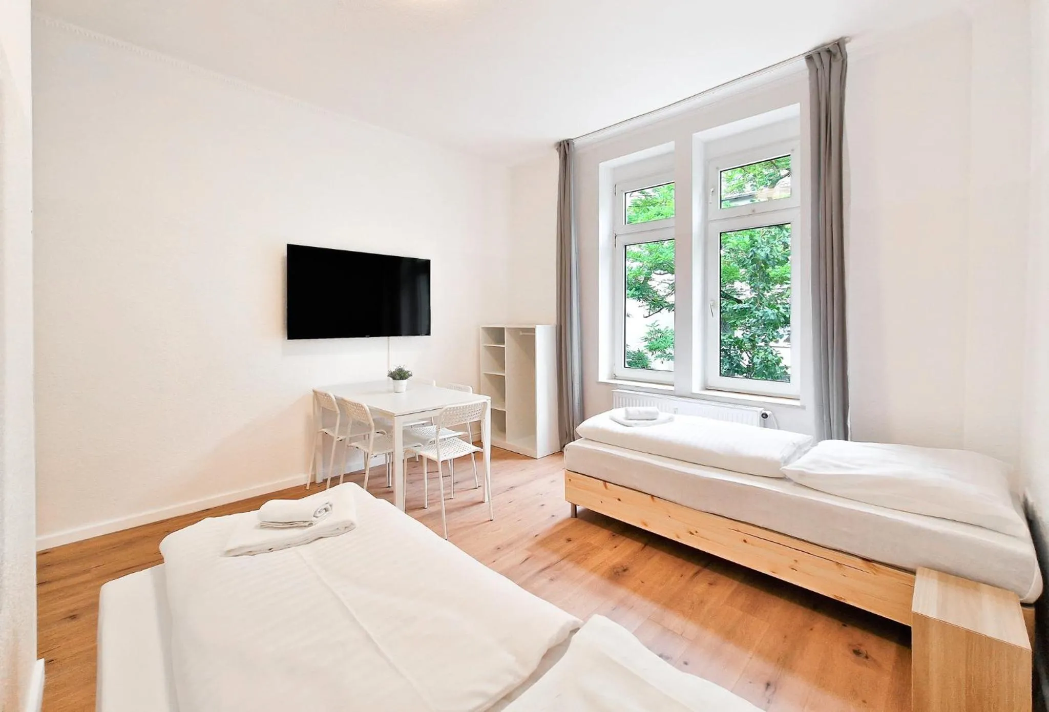 Tolstov Apartments - 3 and 4 Room Apartments