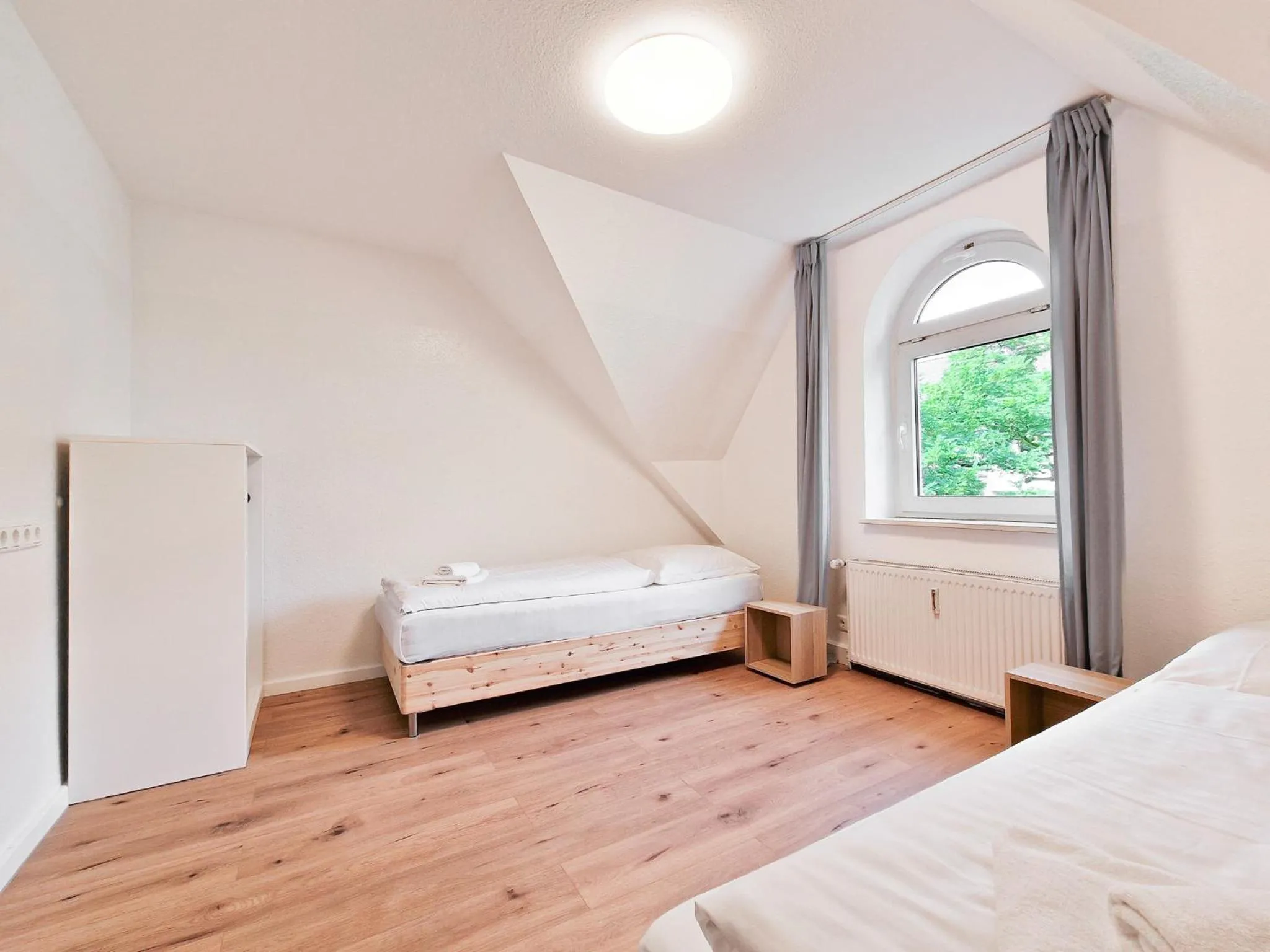 Tolstov Apartments - 3 and 4 Room Apartments