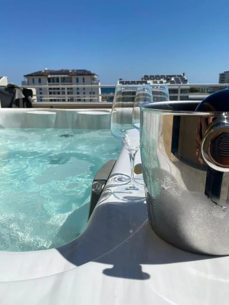 Swimming pool in Hotel Maioli B&B