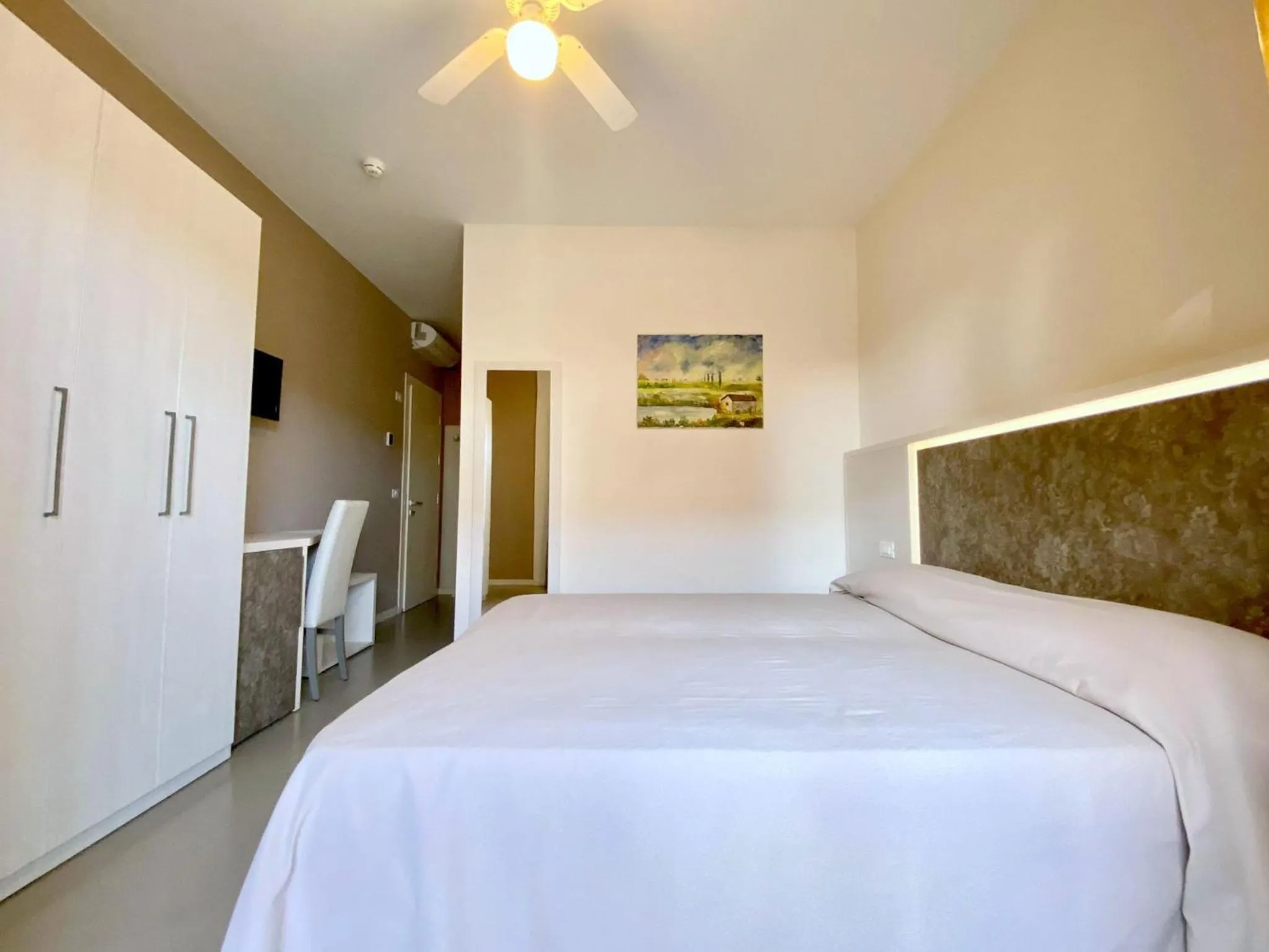 Bedroom, Bed in Hotel Maioli B&B