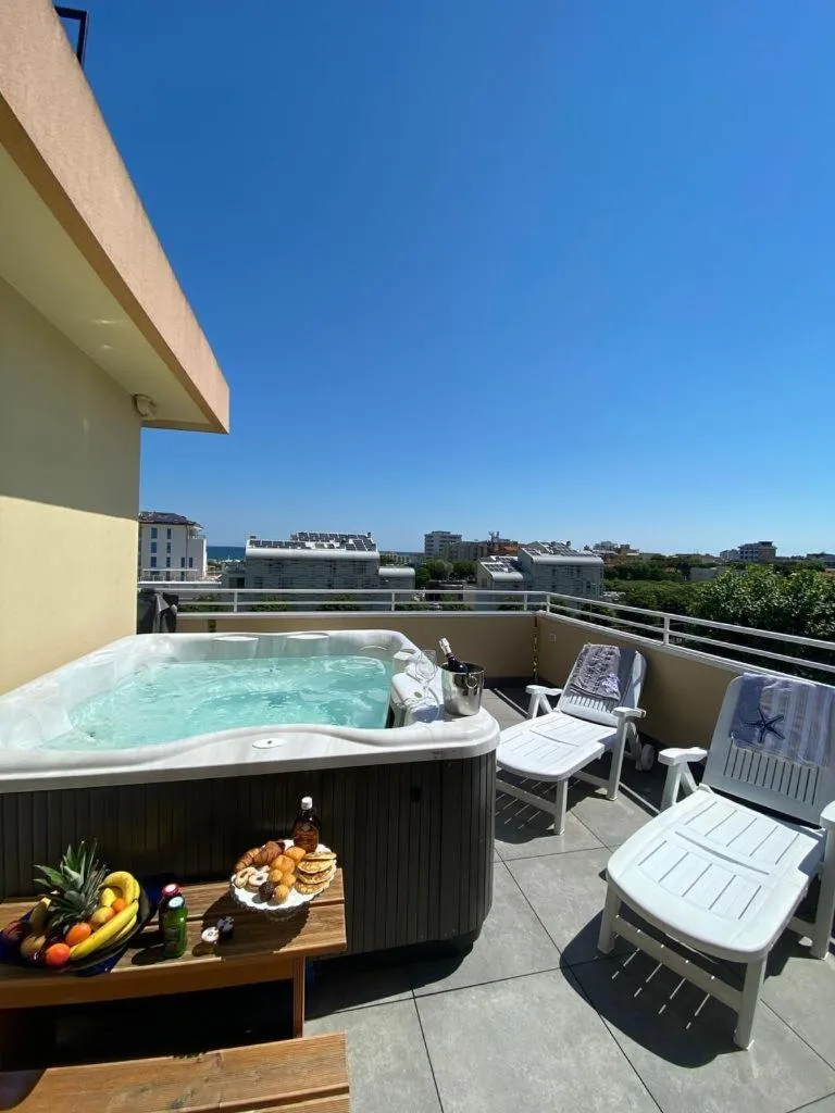 Hot Tub in Hotel Maioli B&B