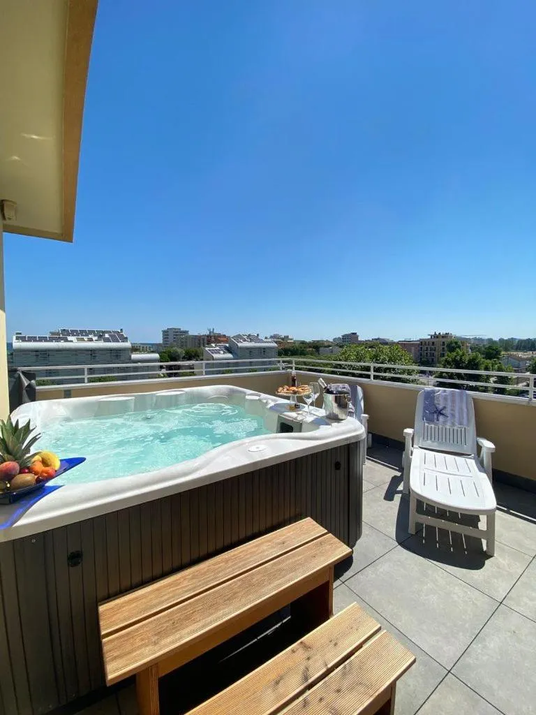 Swimming pool in Hotel Maioli B&B