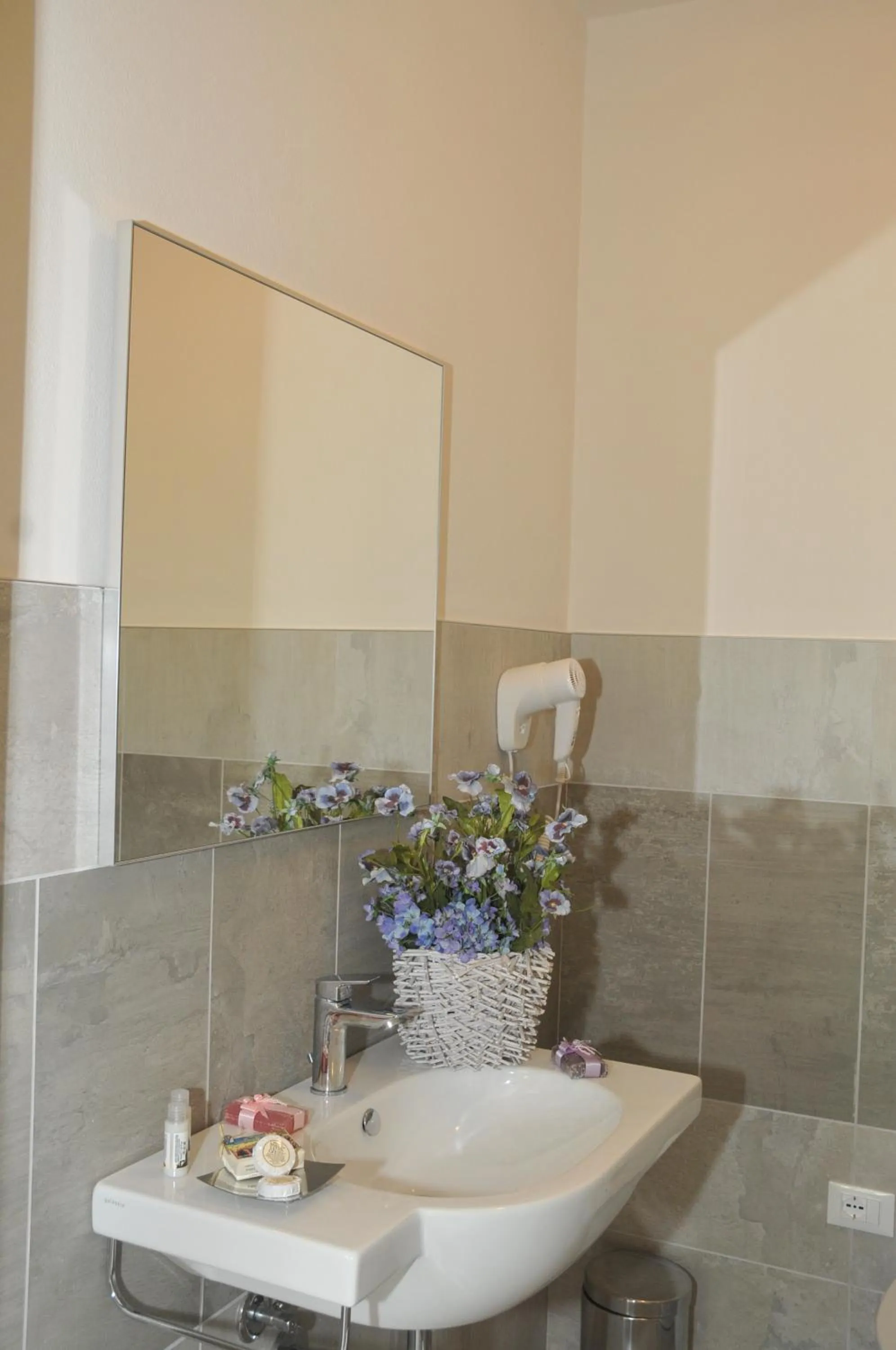 Bathroom in Hotel Maioli B&B