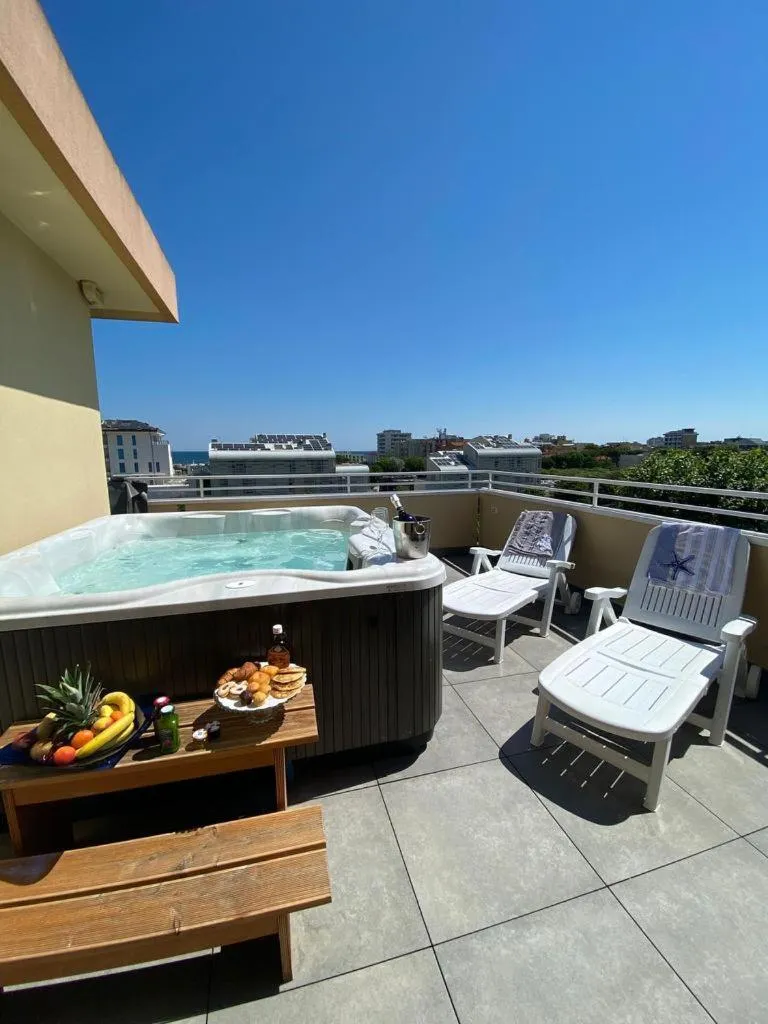 Hot Tub in Hotel Maioli B&B