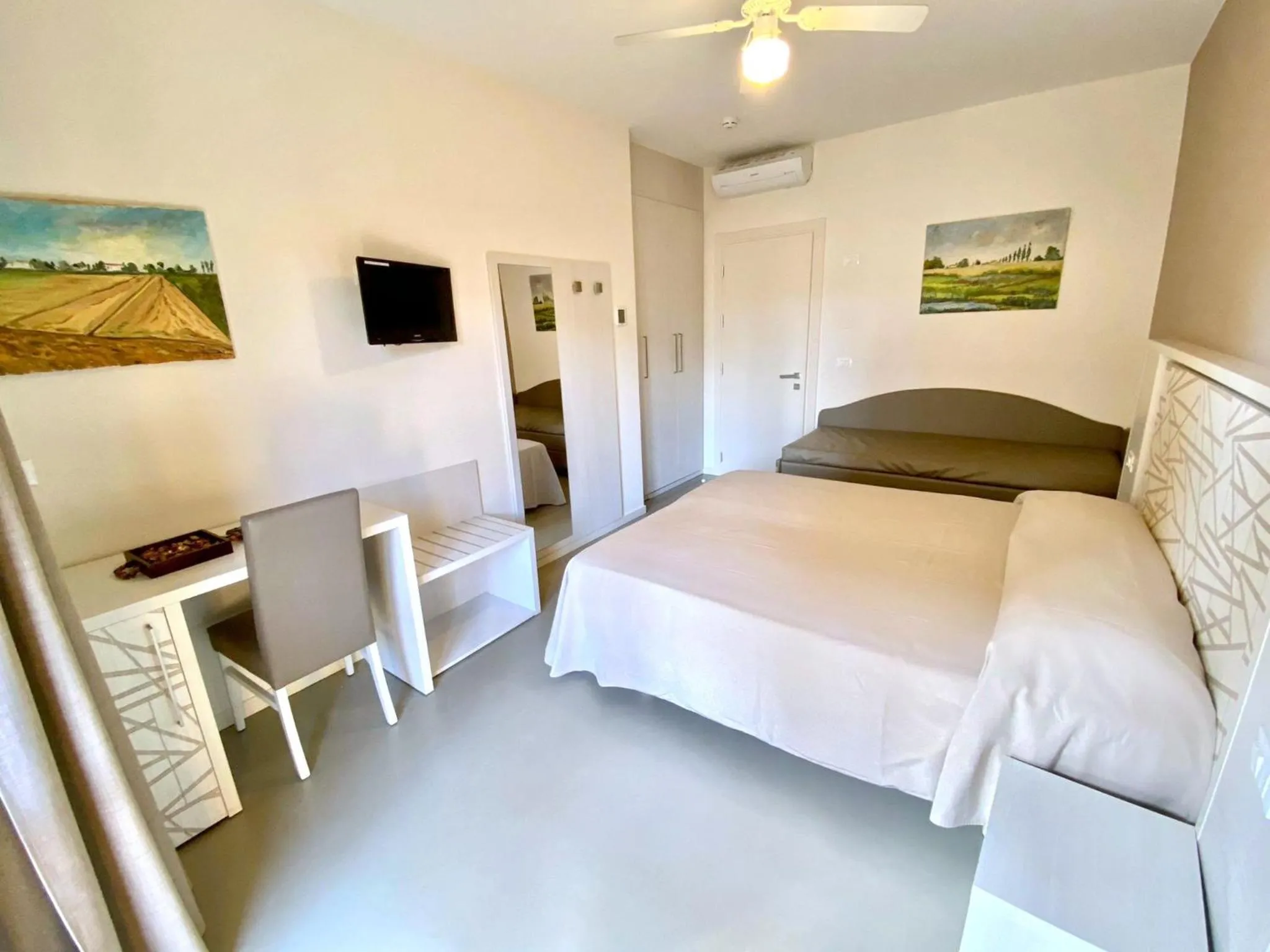 Bedroom, Bed in Hotel Maioli B&B