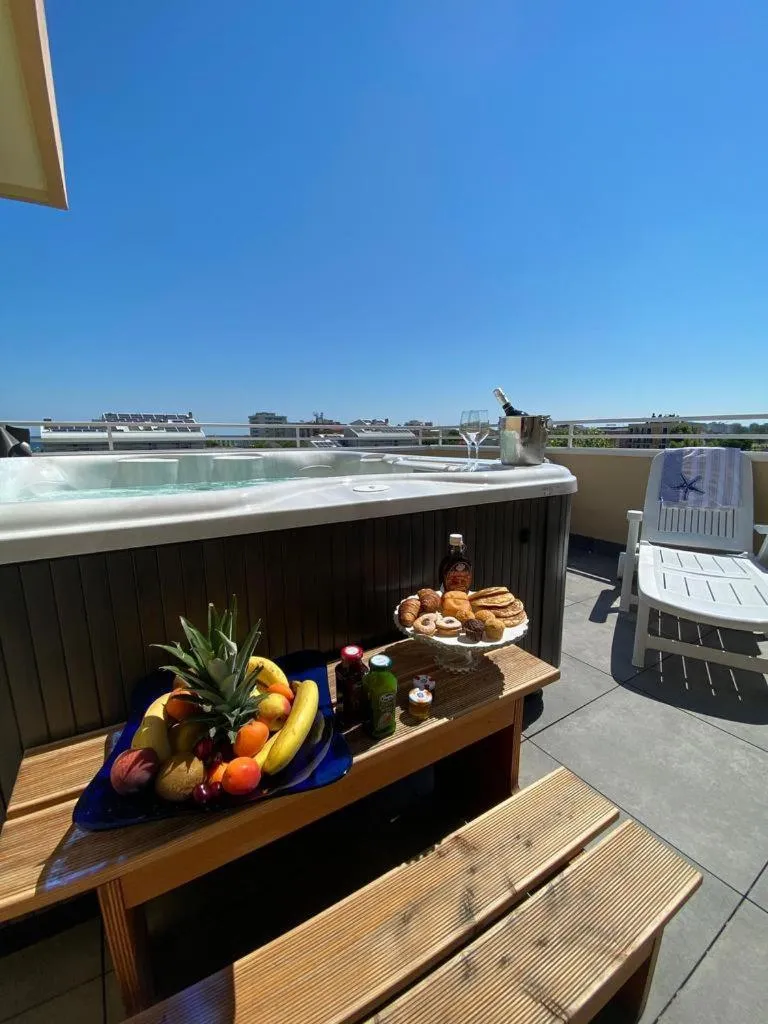 Hot Tub in Hotel Maioli B&B