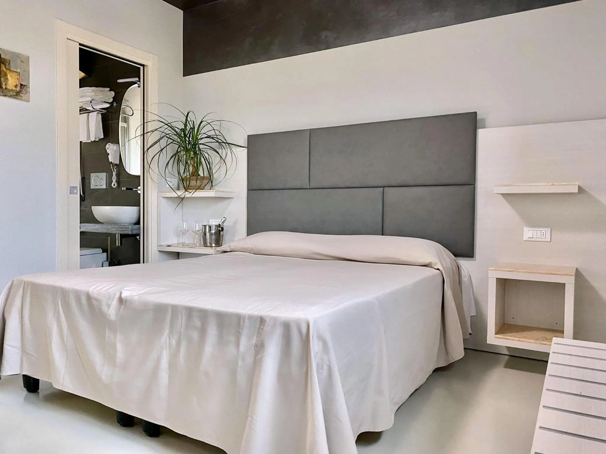 Bedroom, Bed in Hotel Maioli B&B