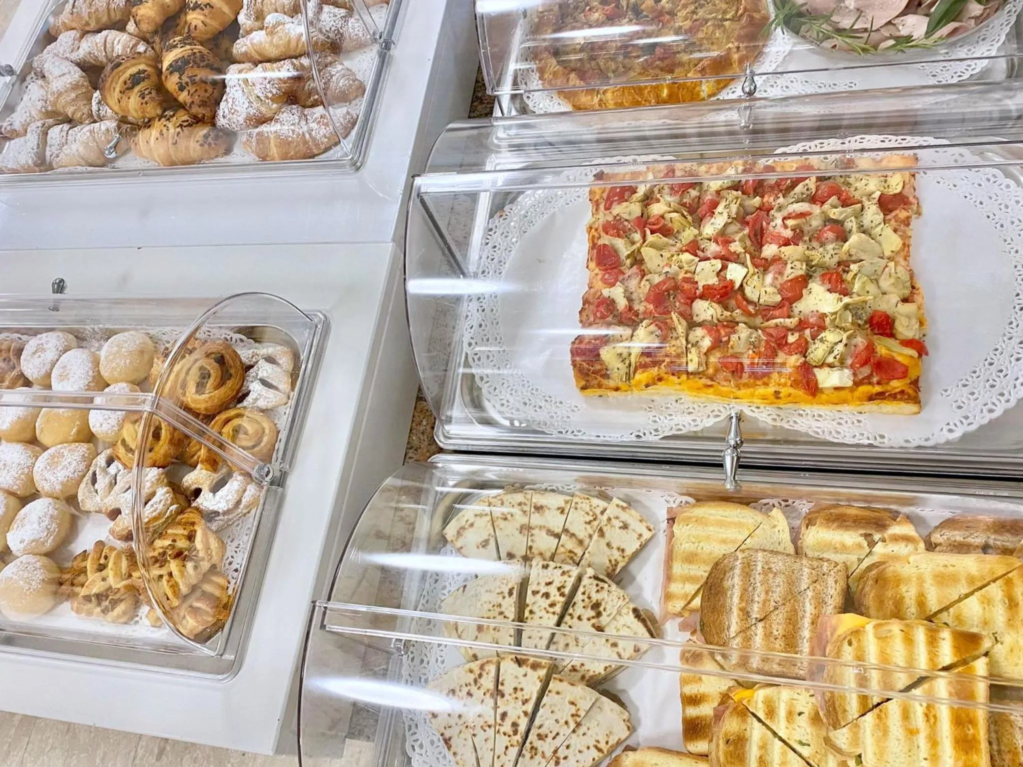 Breakfast in Hotel Maioli B&B