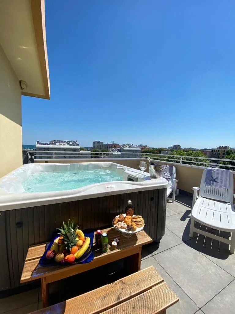 Hot Tub in Hotel Maioli B&B