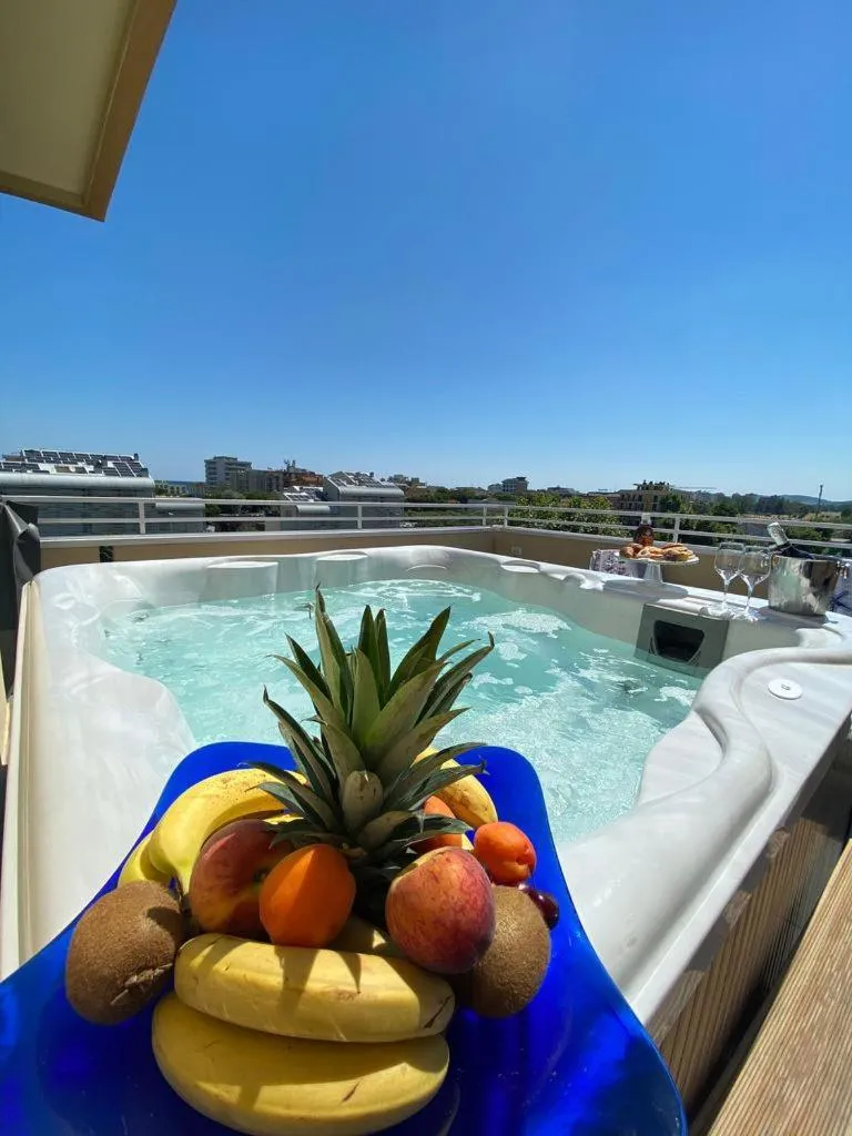 Hot Tub in Hotel Maioli B&B