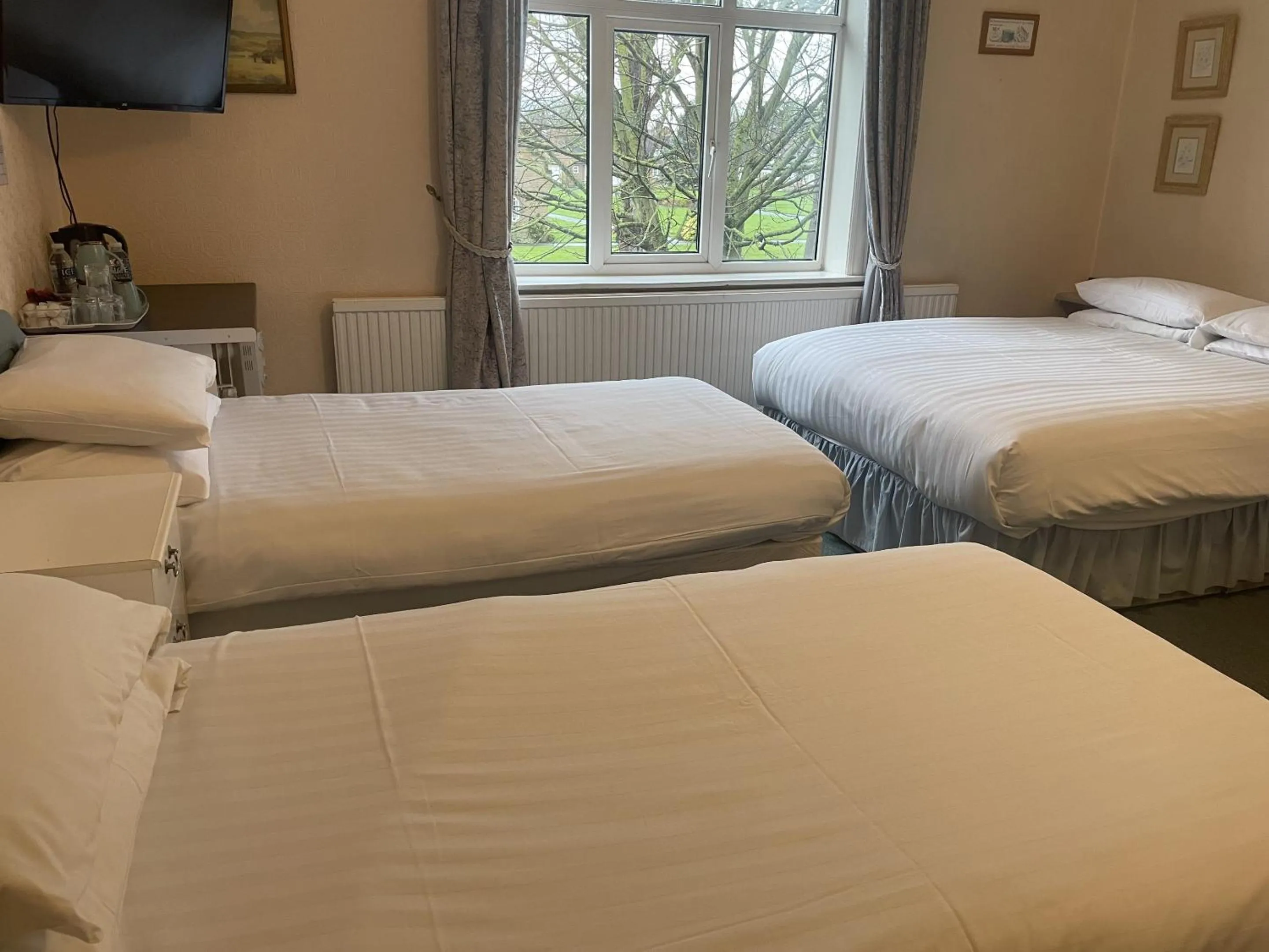 Bedroom, Bed in Emerald Residence