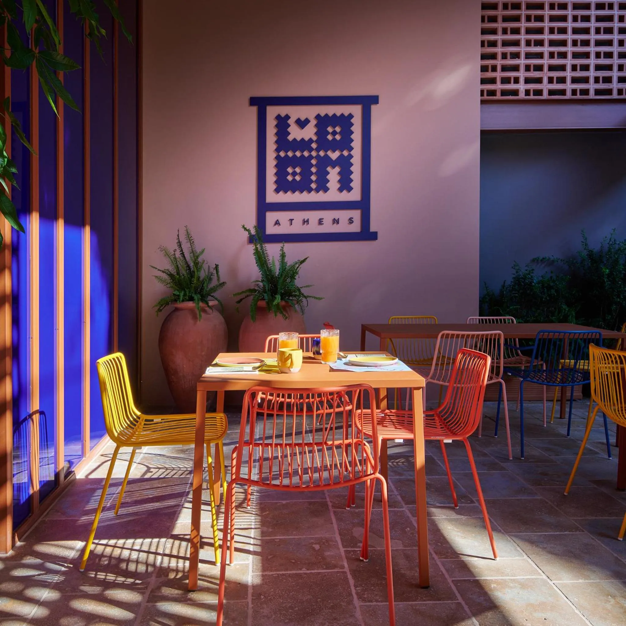 Restaurant/places to eat in LOOM ATHENS