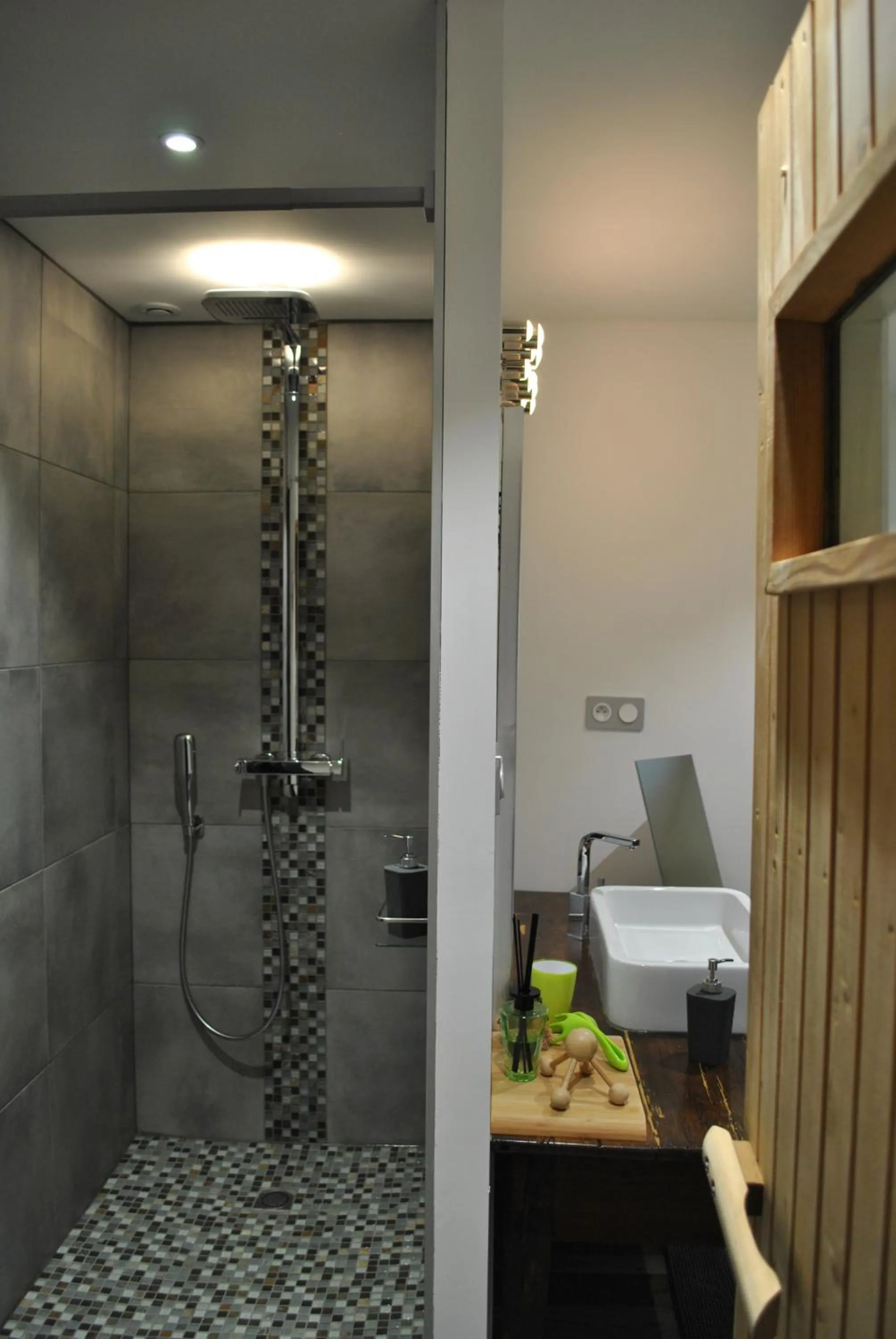 Shower in Auvergnat'Home