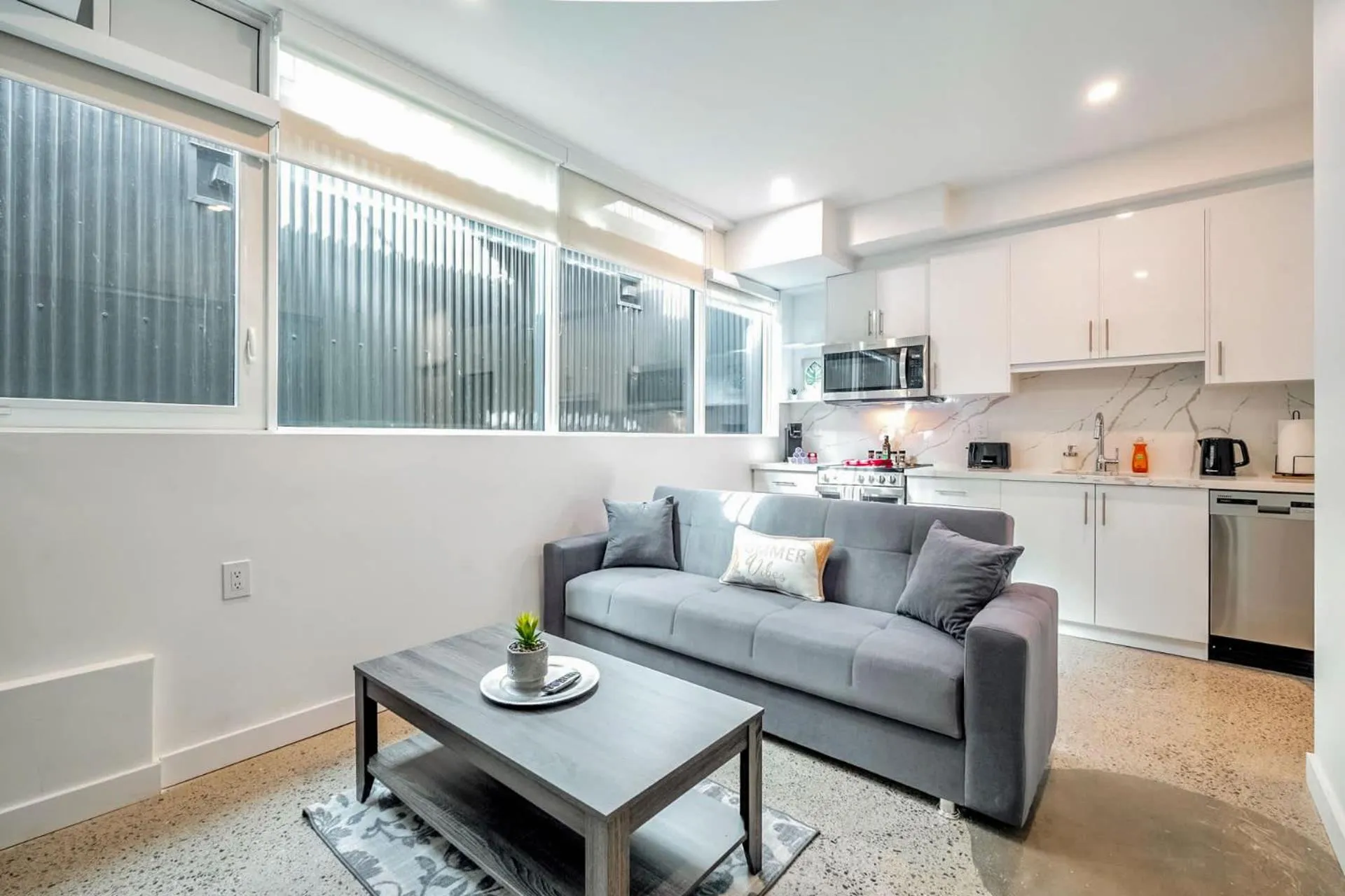 Modern 2BR Apartment - Near Downtown