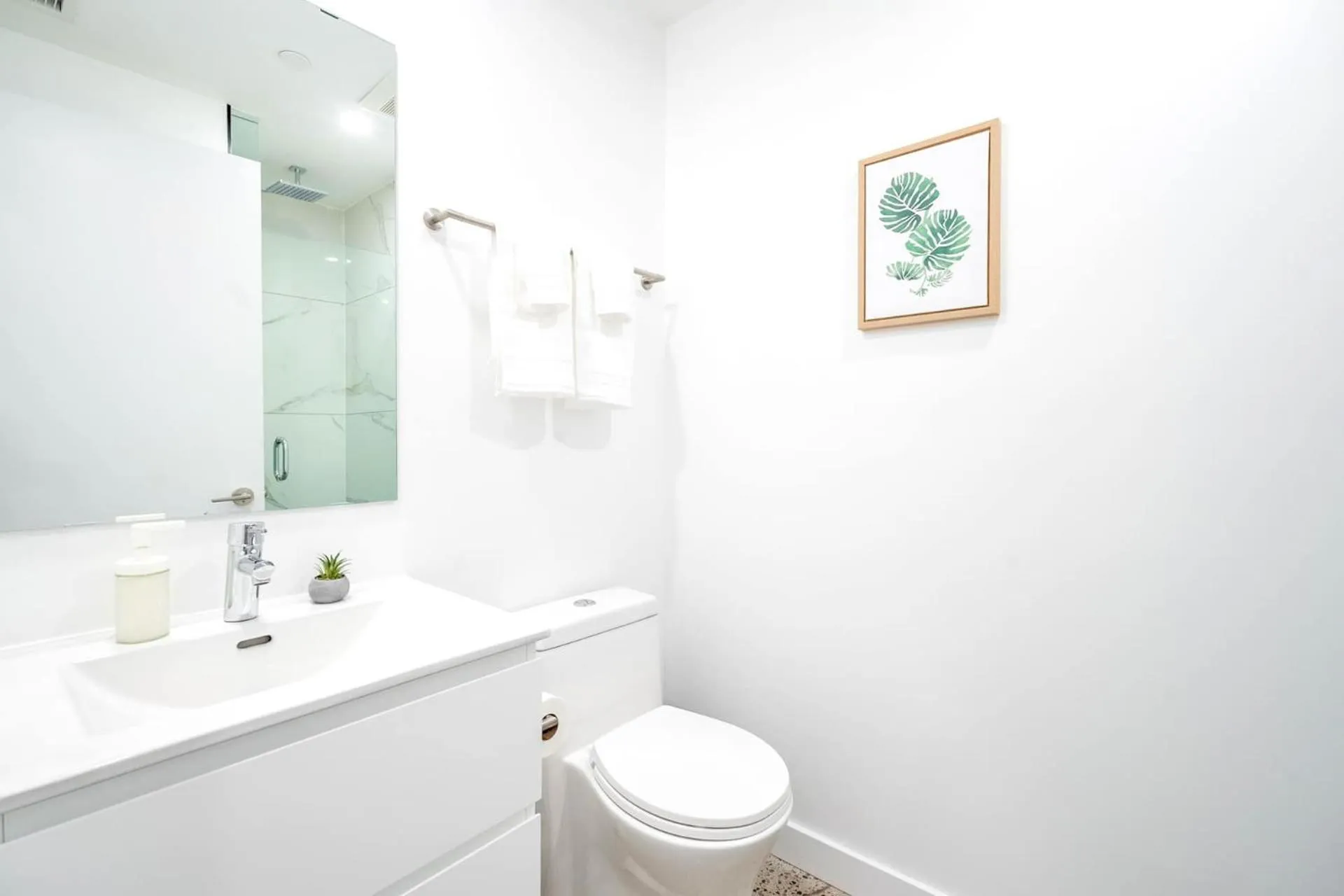 Modern 2BR Apartment - Near Downtown