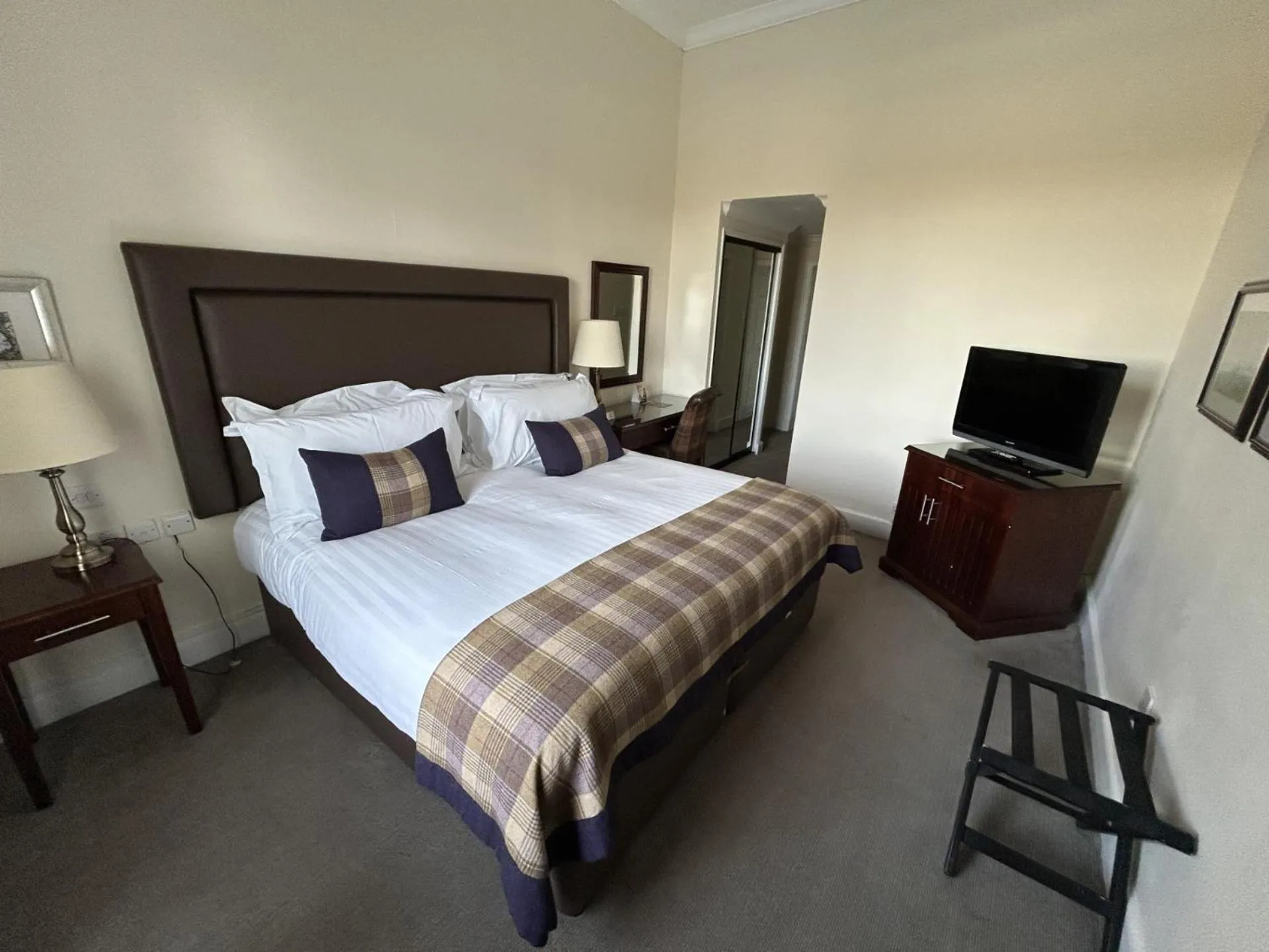 Bed in Macdonald Linden Hall Hotel, Golf & Spa