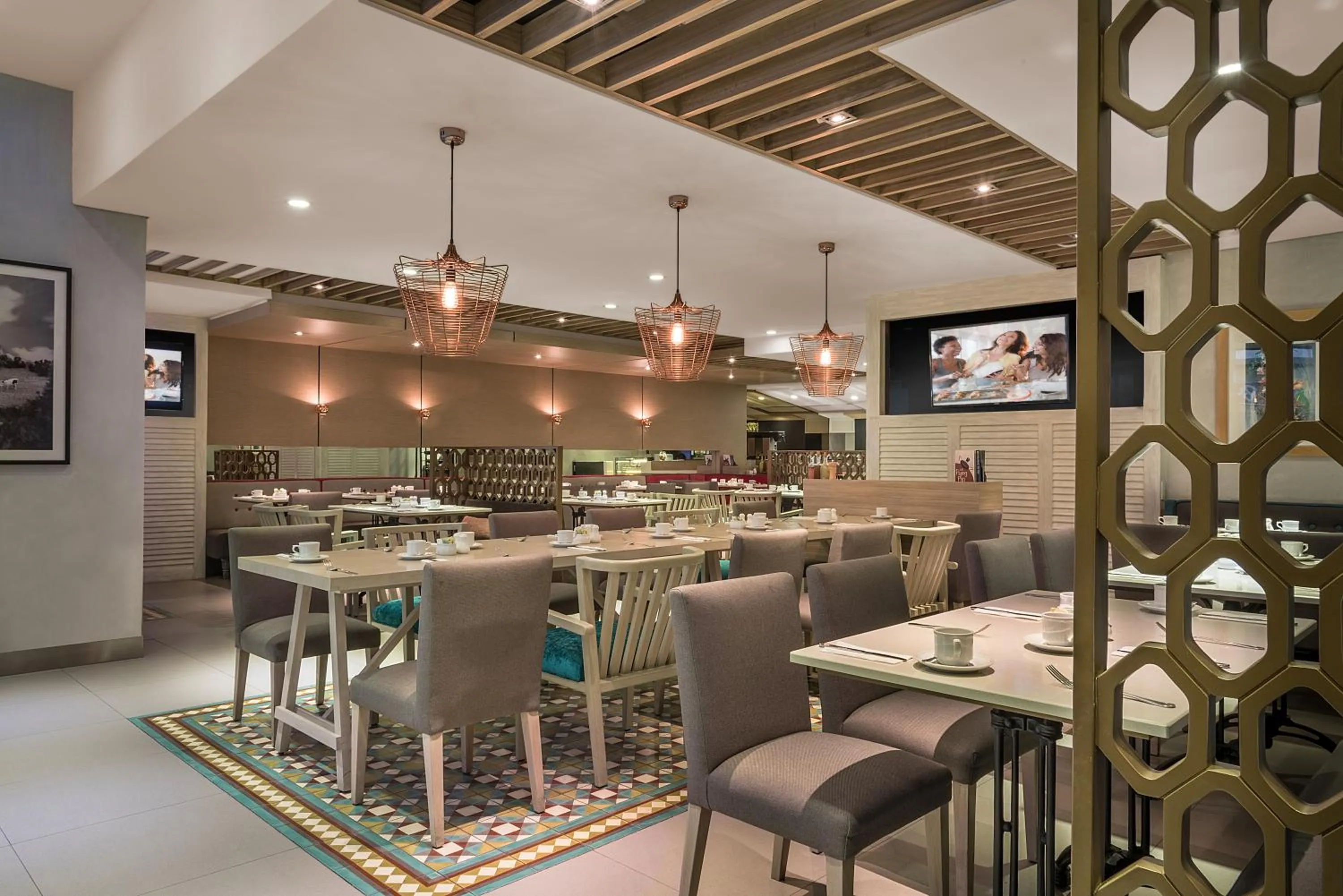 Restaurant/places to eat in Citadines Salcedo Makati