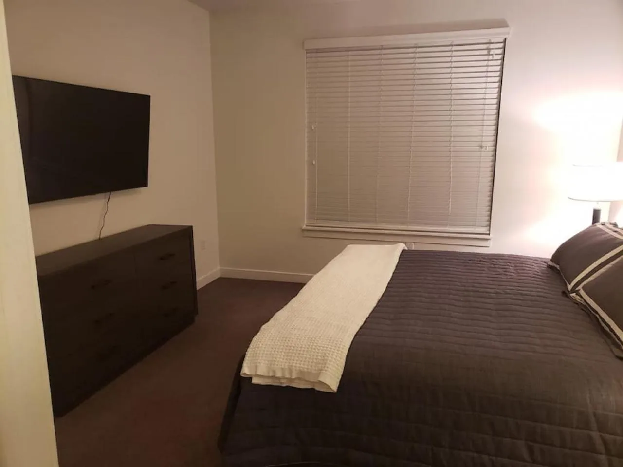 Luxury Living with Resort Amenities King bd Queens bd Sofa bd GymPoolHot Tub Fast WiFi