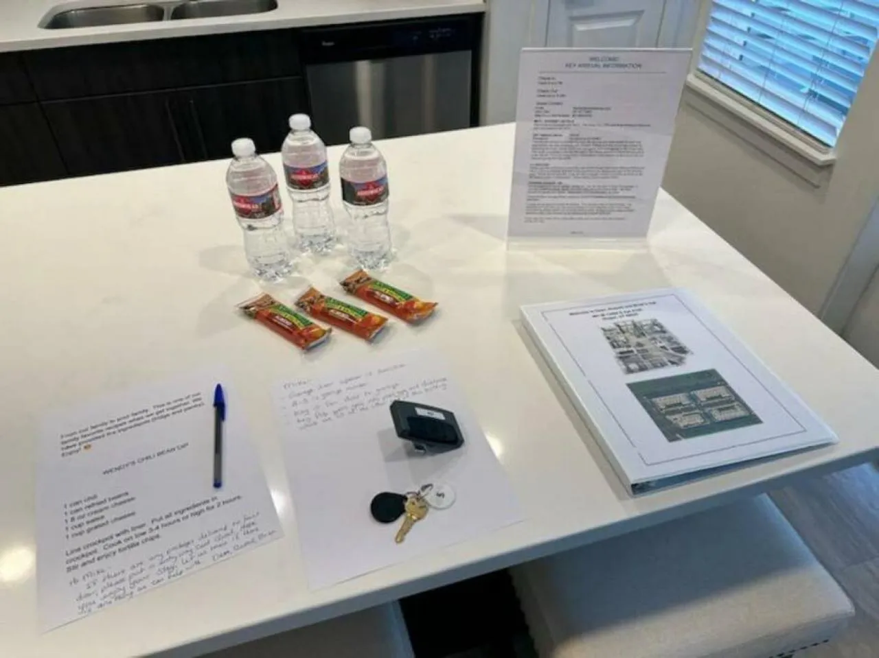 Luxury Living with Resort Amenities King bd Queens bd Sofa bd GymPoolHot Tub Fast WiFi