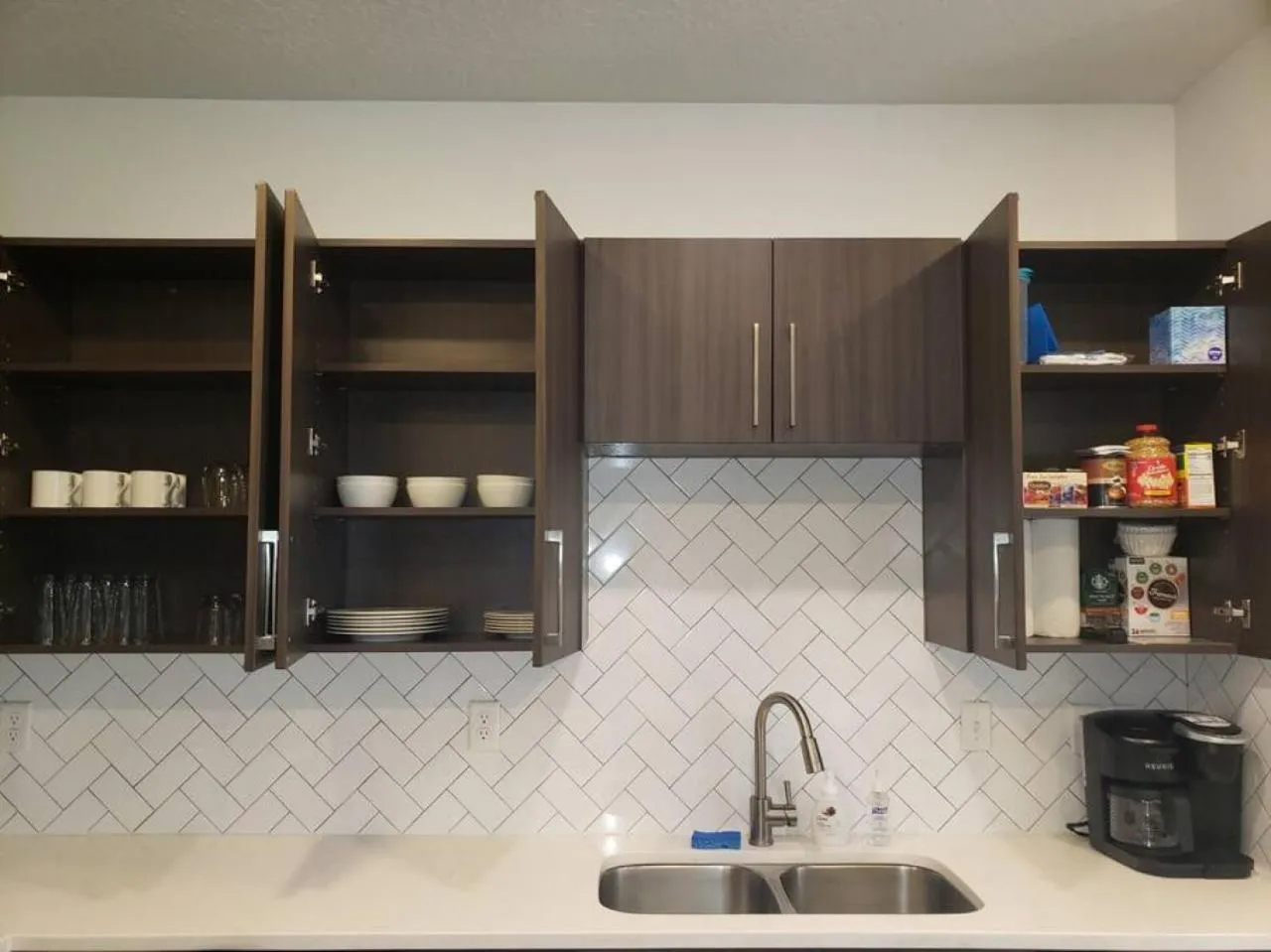 Luxury Living with Resort Amenities King bd Queens bd Sofa bd GymPoolHot Tub Fast WiFi