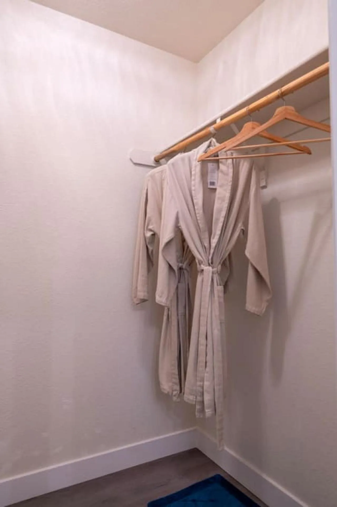 Manic Mountain Forest Cabin 3 miles from Bass Lake