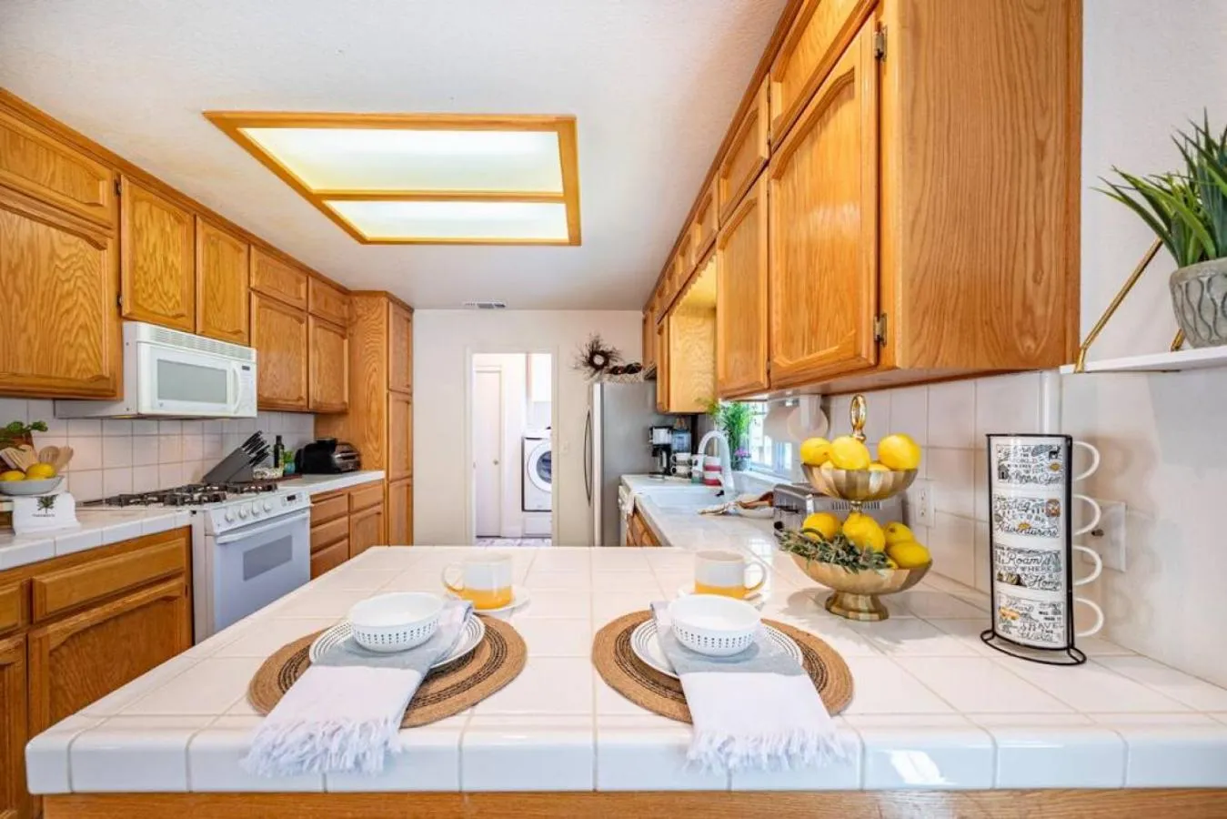 Lounge or bar in Manic Mountain Forest Cabin 3 miles from Bass Lake