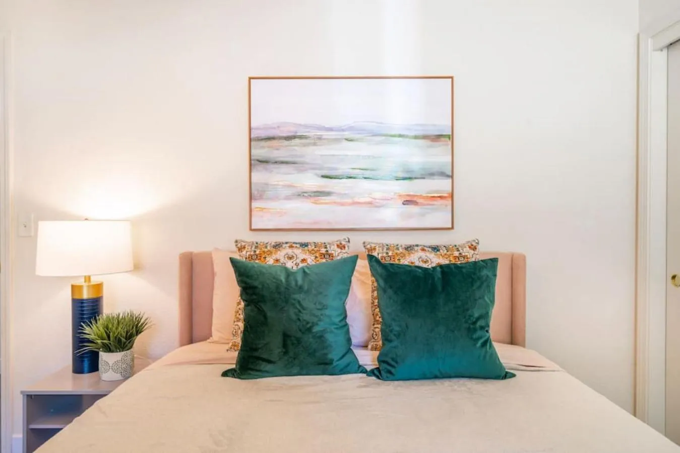 Bed in Manic Mountain Forest Cabin 3 miles from Bass Lake