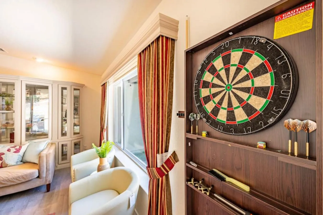 Darts in Manic Mountain Forest Cabin 3 miles from Bass Lake