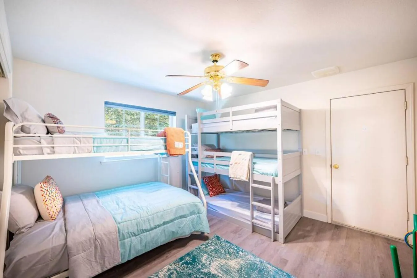 Bed in Manic Mountain Forest Cabin 3 miles from Bass Lake