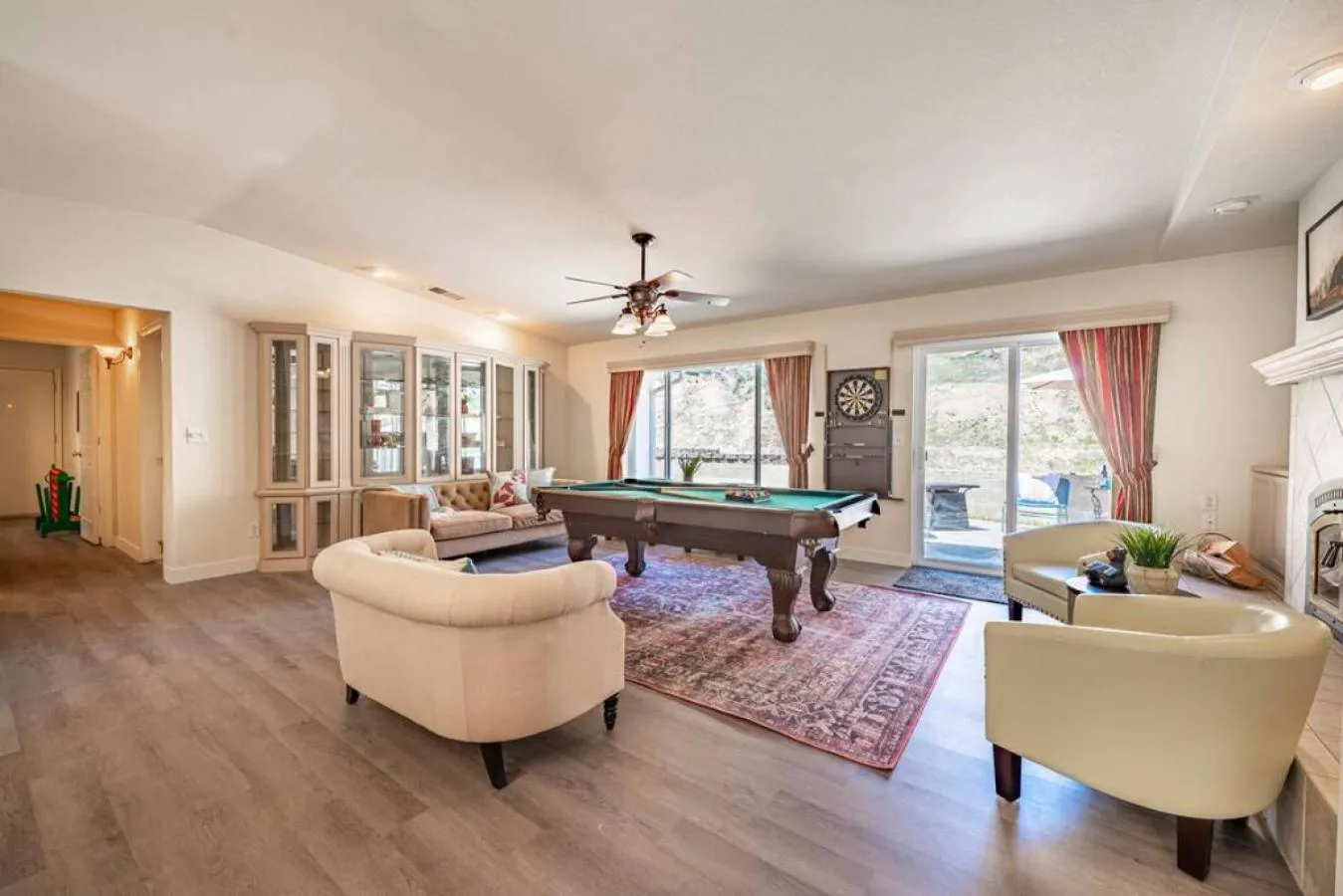 Living room in Manic Mountain Forest Cabin 3 miles from Bass Lake