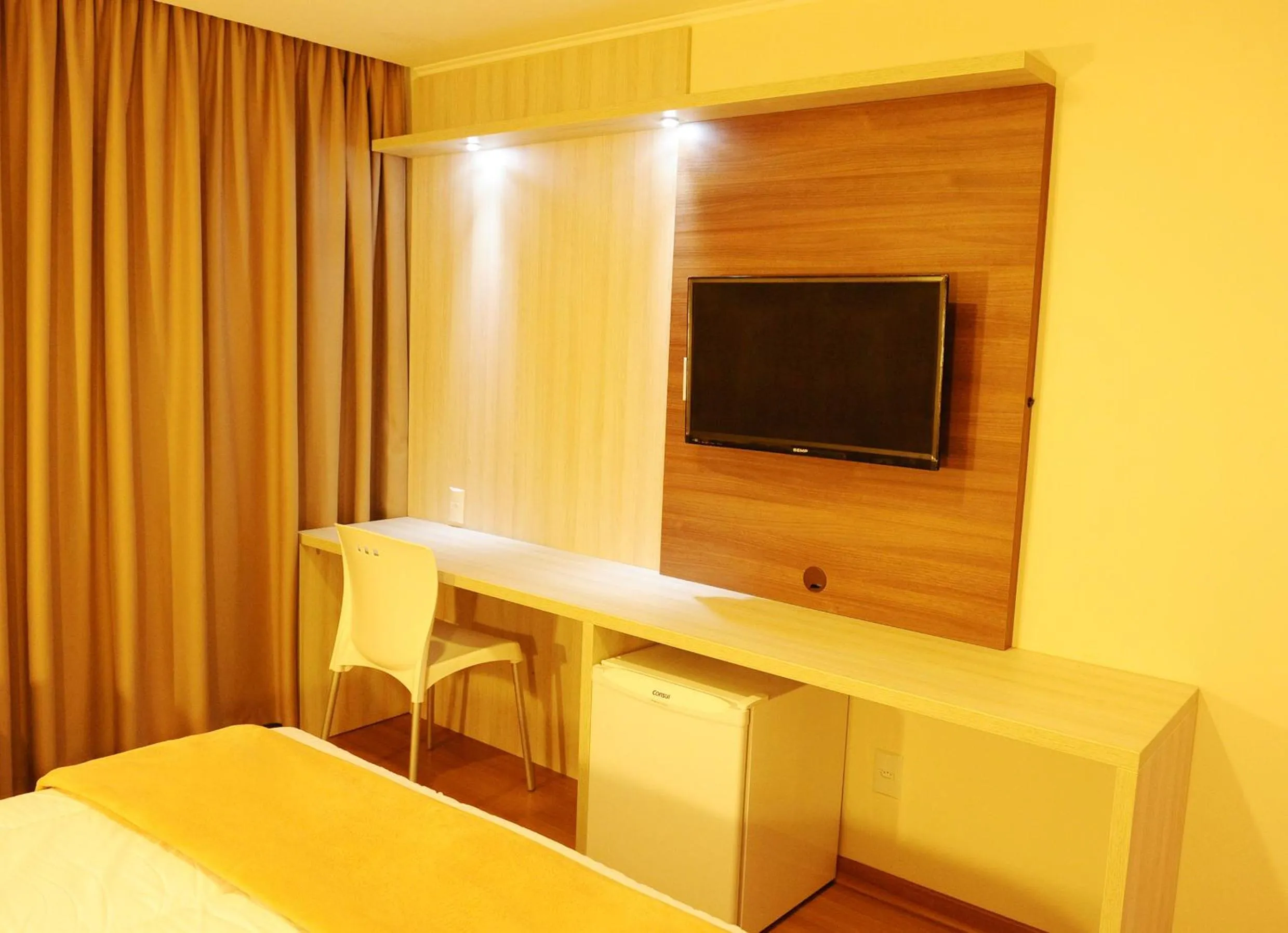 TV and multimedia in Imigrantes Hotel