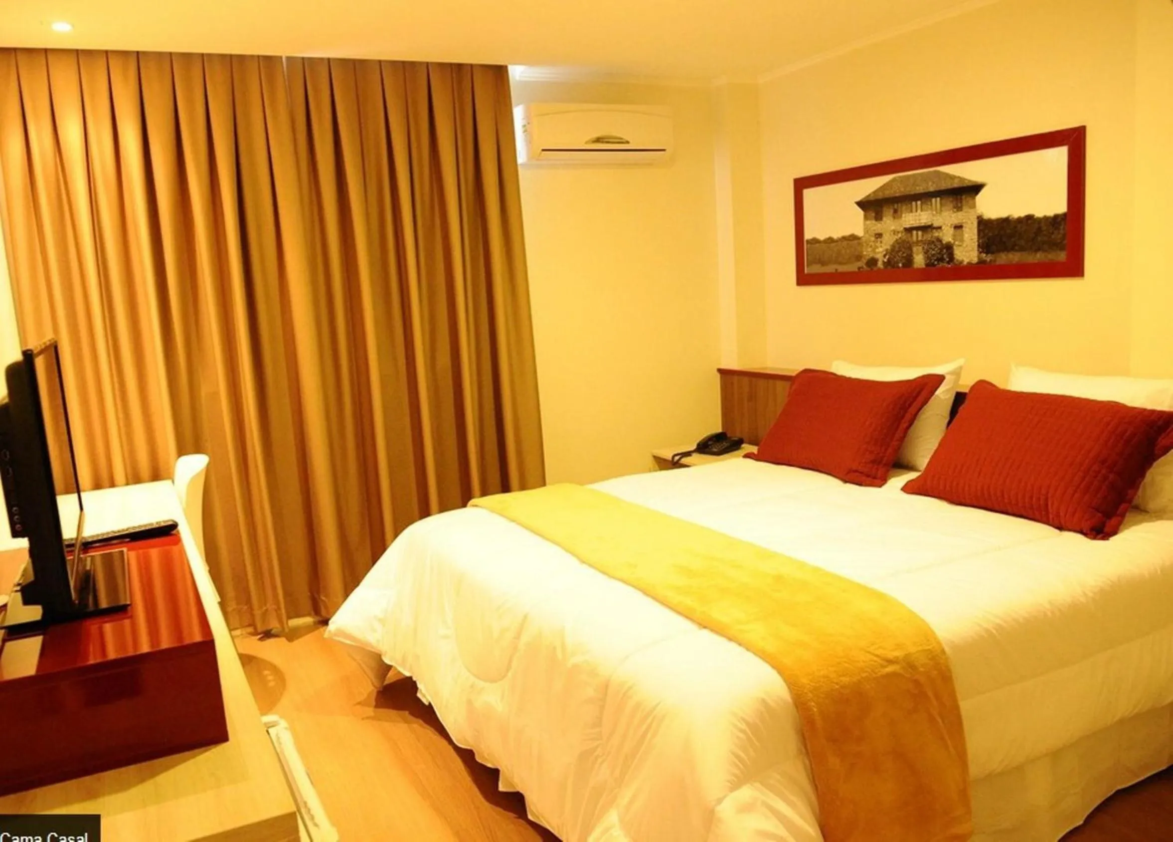 Photo of the whole room in Imigrantes Hotel