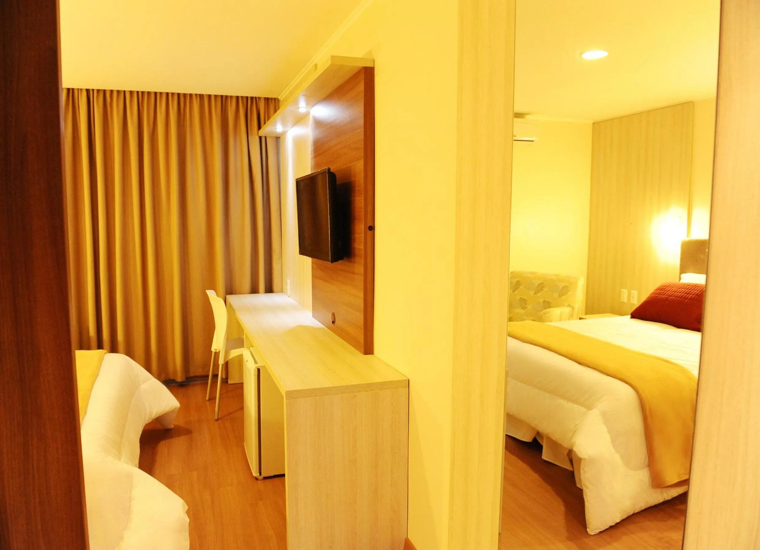 Photo of the whole room in Imigrantes Hotel