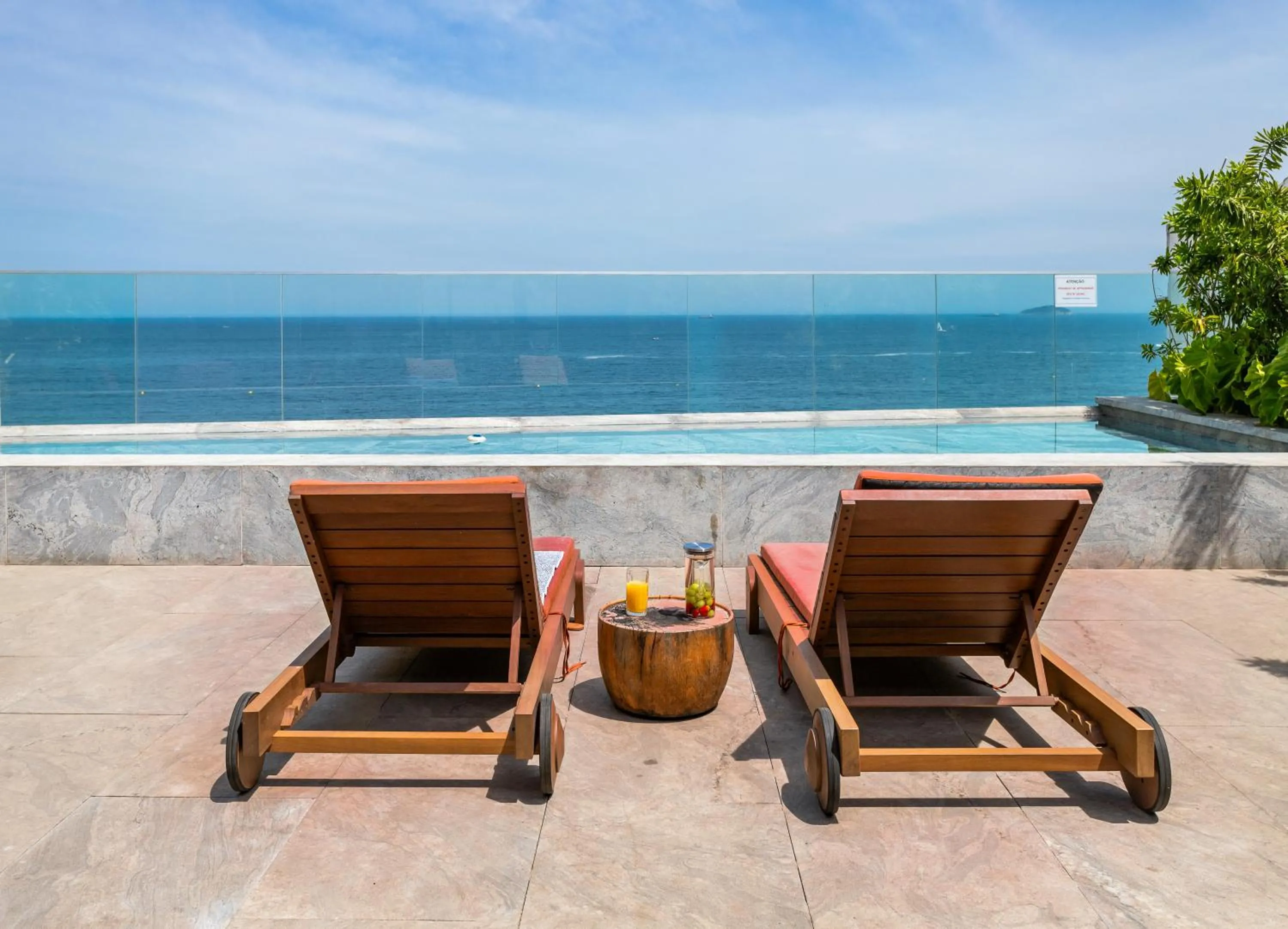 Luxuosos Apartamentos por Temporada na Atlântica à Beira-Mar, Copacabana