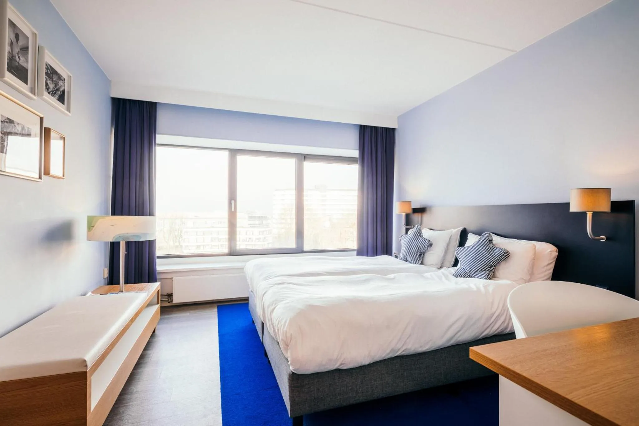 Photo of the whole room, Bed in Delta Hotel