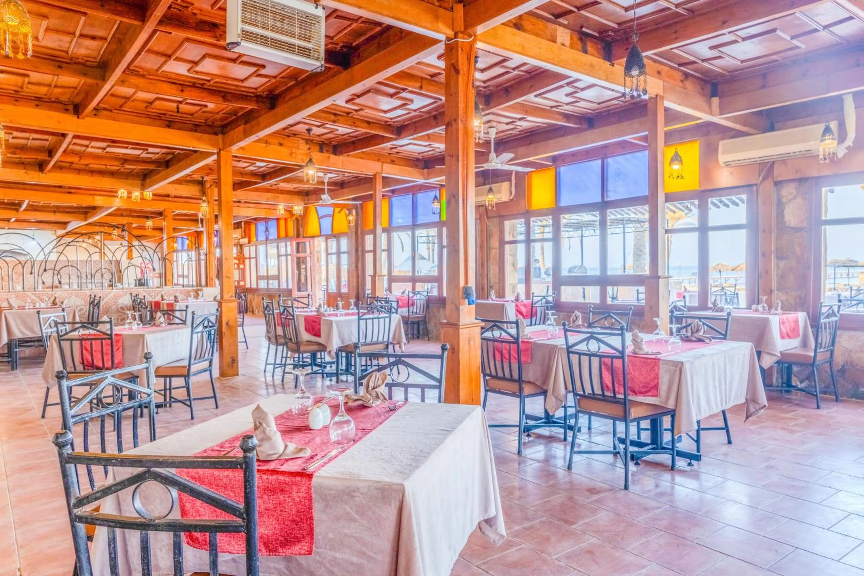 Restaurant/places to eat in Protels Crystal Beach Resort