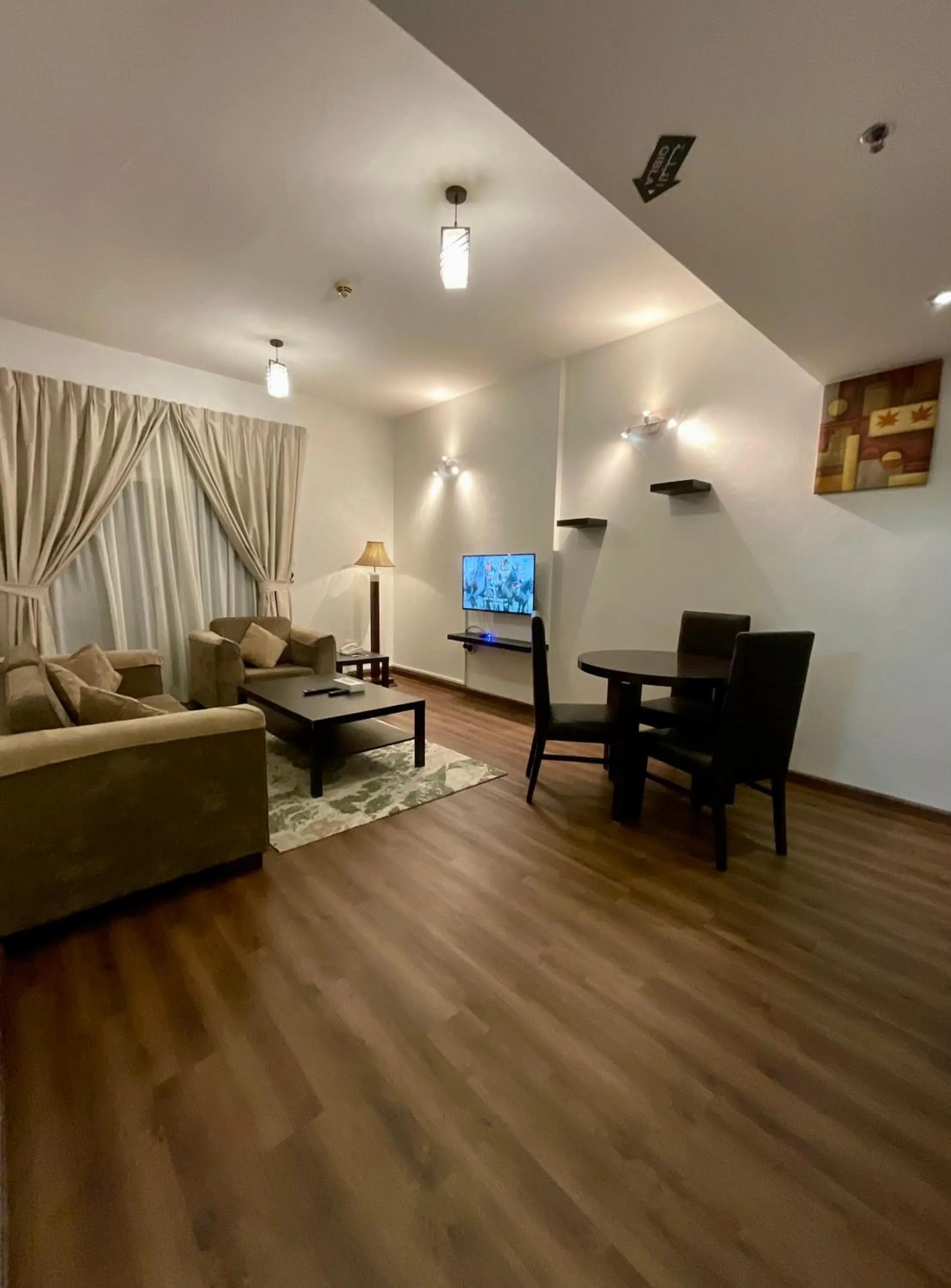 TV and multimedia in Boulevard City Suites Hotel Apartments