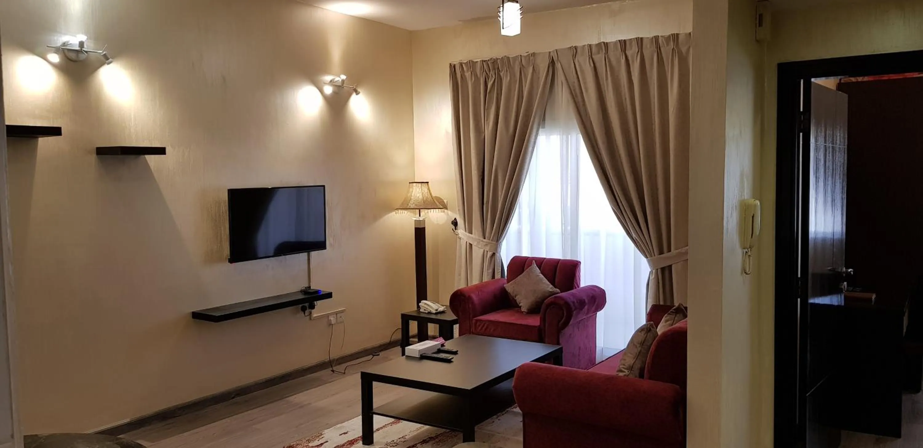Communal lounge/ TV room in Boulevard City Suites Hotel Apartments