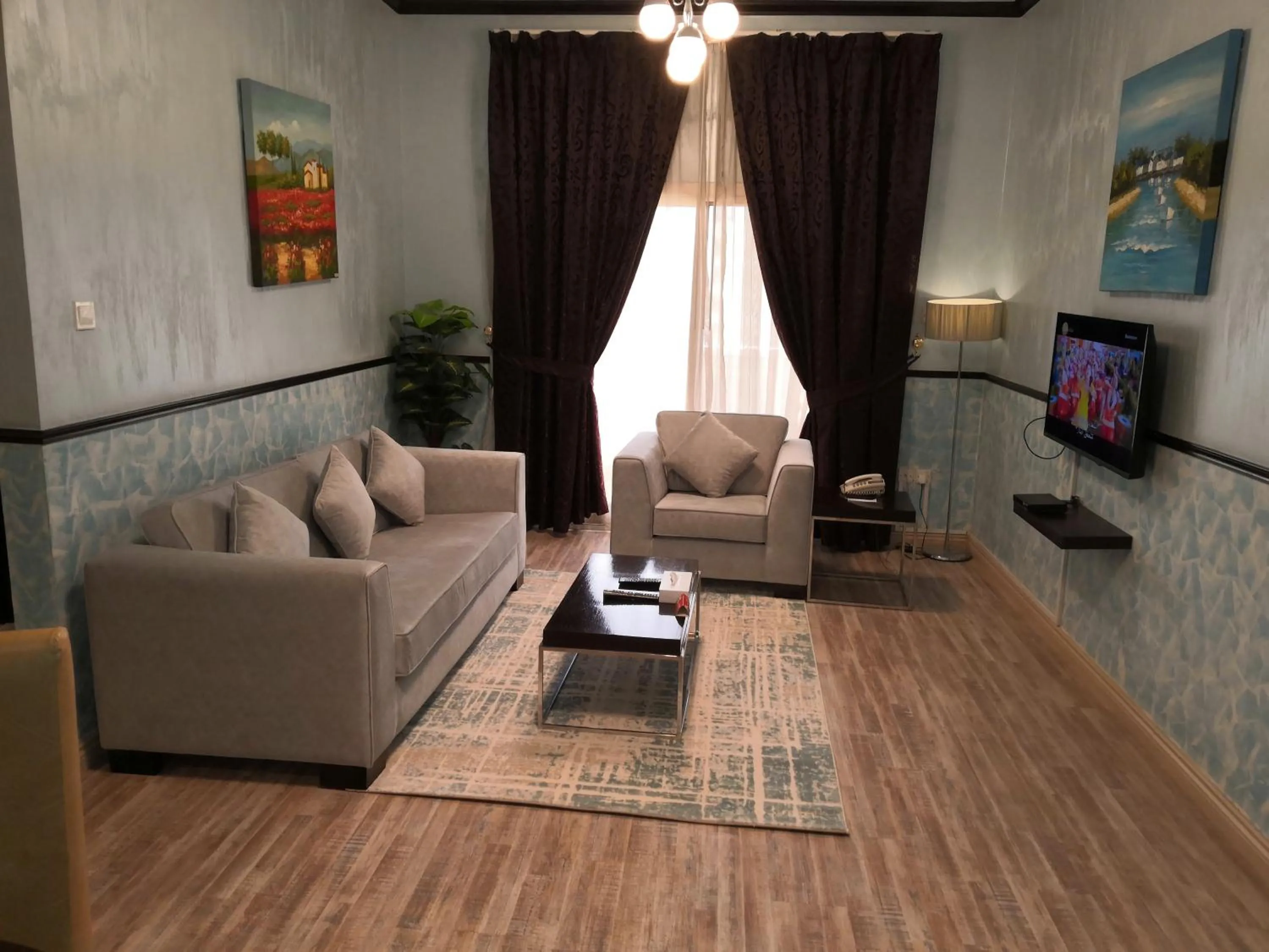 TV and multimedia in Boulevard City Suites Hotel Apartments