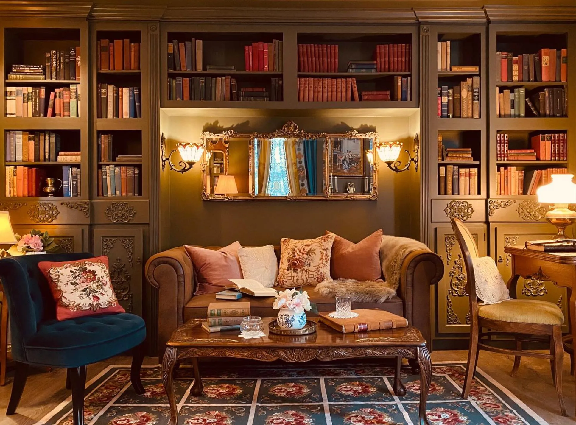 Library in Maison Rose