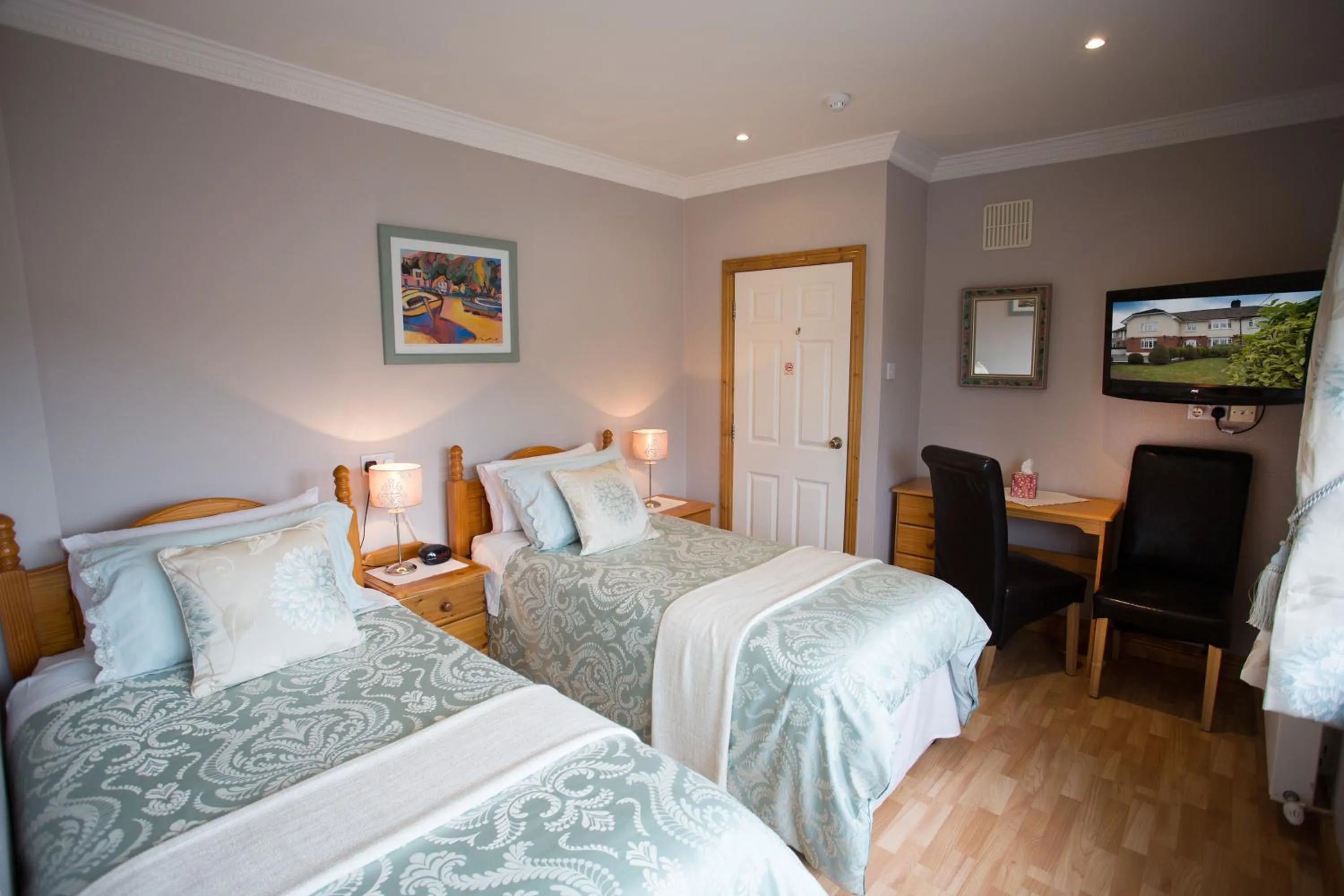 Bedroom, Bed in Almanii