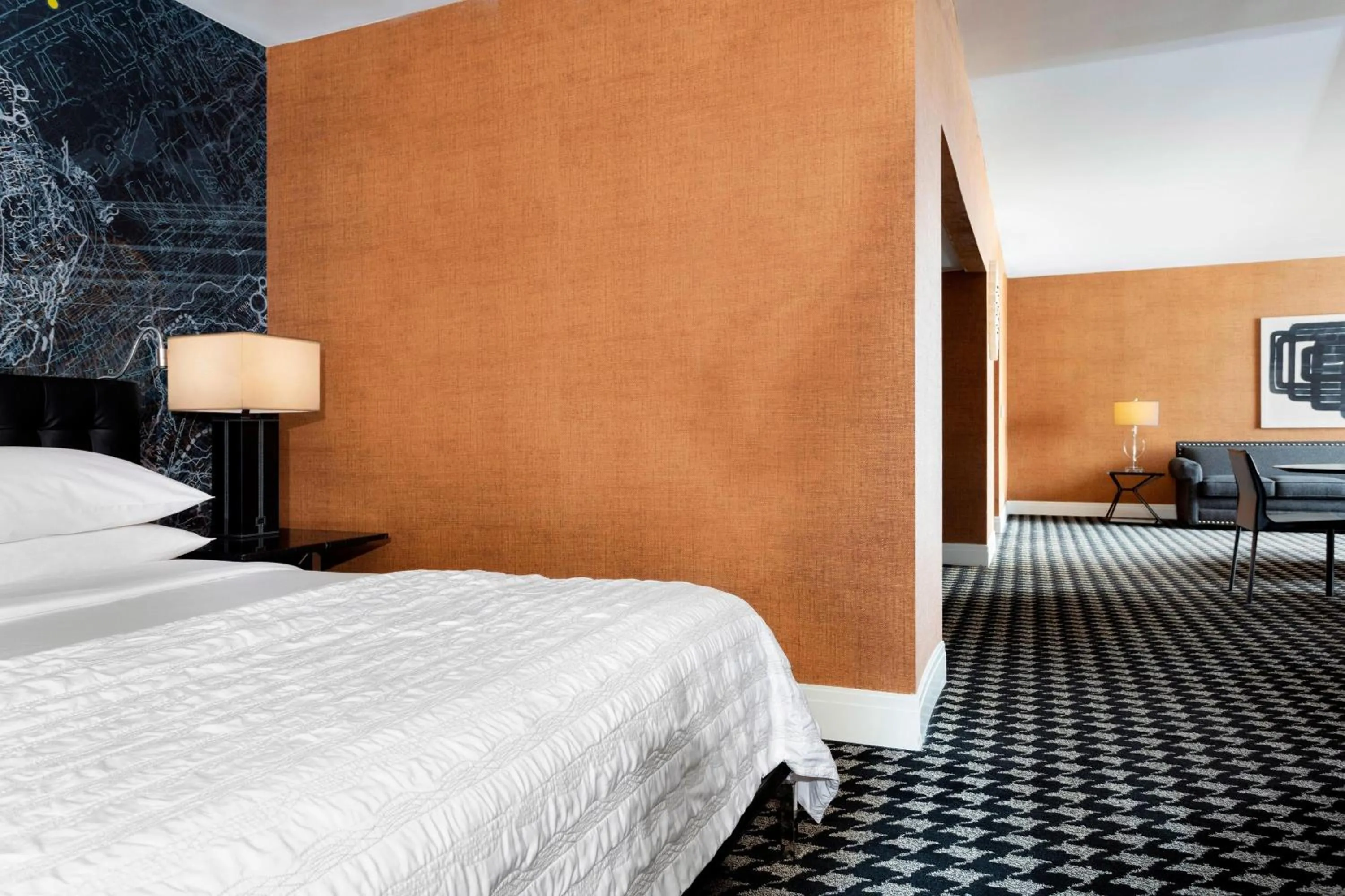 Photo of the whole room, Bed in Le Meridien Charlotte