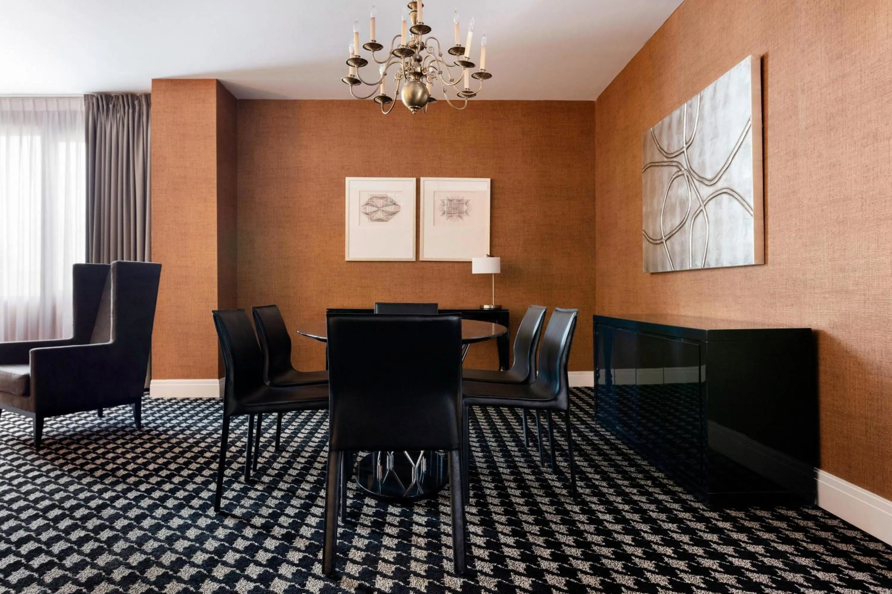 Photo of the whole room in Le Meridien Charlotte