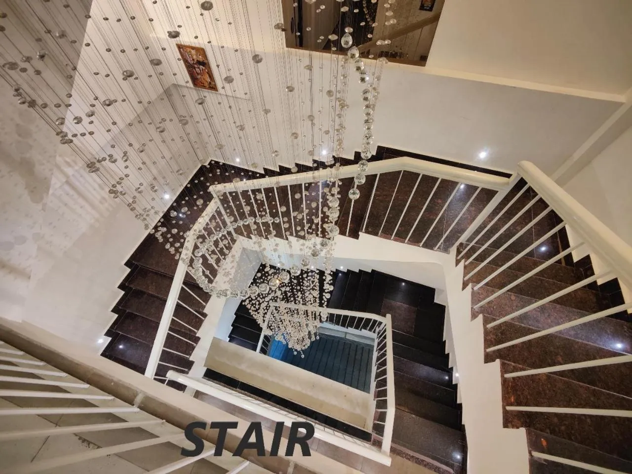 Hotel Mandi Heights - Bar, Fine Dining & Banquet Hall