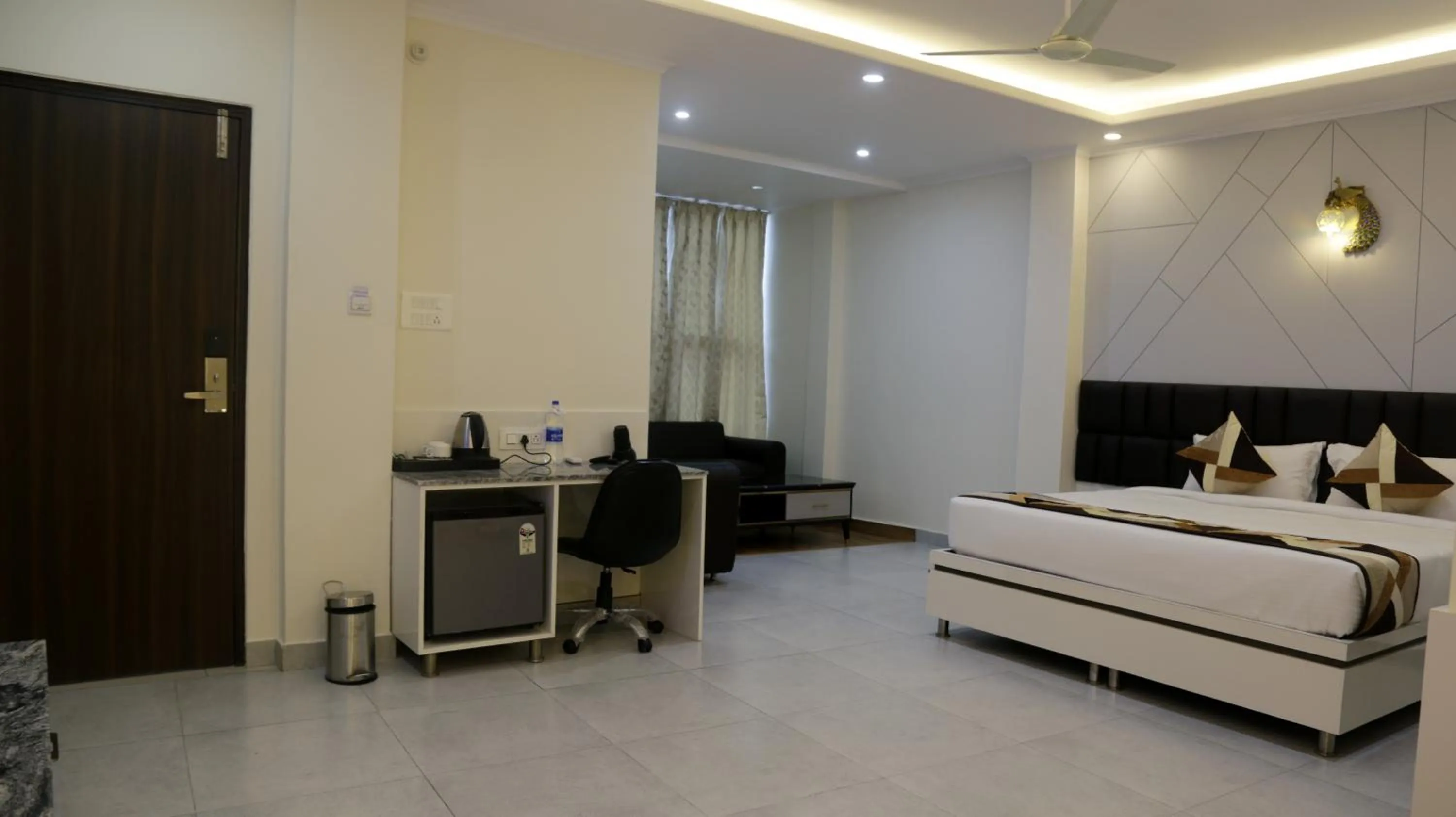 Photo of the whole room, Bed in Hotel Mandi Heights - Bar, Fine Dining & Banquet Hall