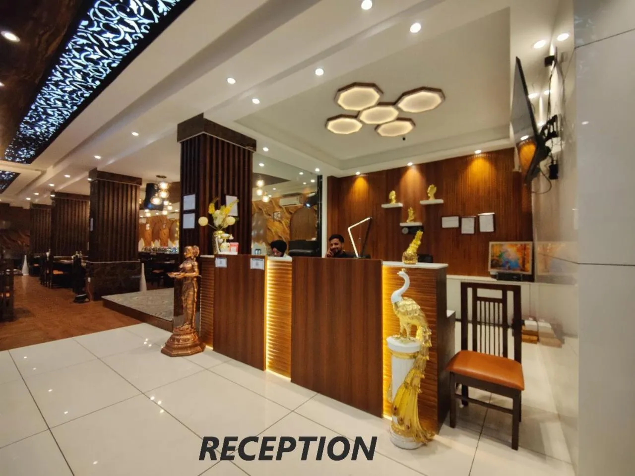 Hotel Mandi Heights - Bar, Fine Dining & Banquet Hall