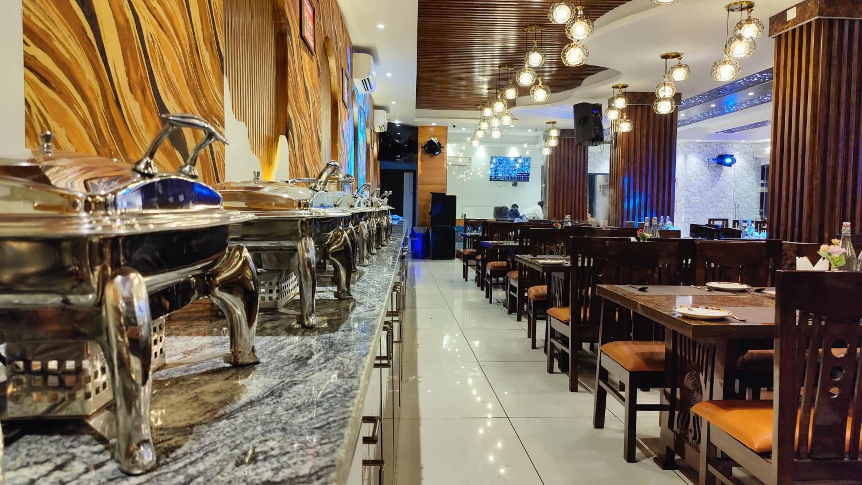 Restaurant/places to eat in Hotel Mandi Heights - Bar, Fine Dining & Banquet Hall
