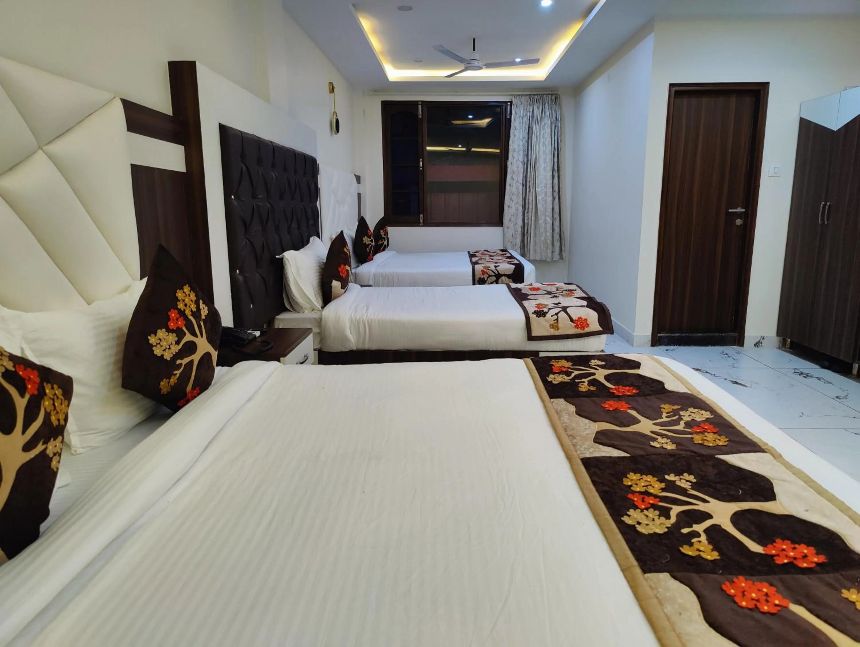 Bed in Hotel Mandi Heights - Bar, Fine Dining & Banquet Hall