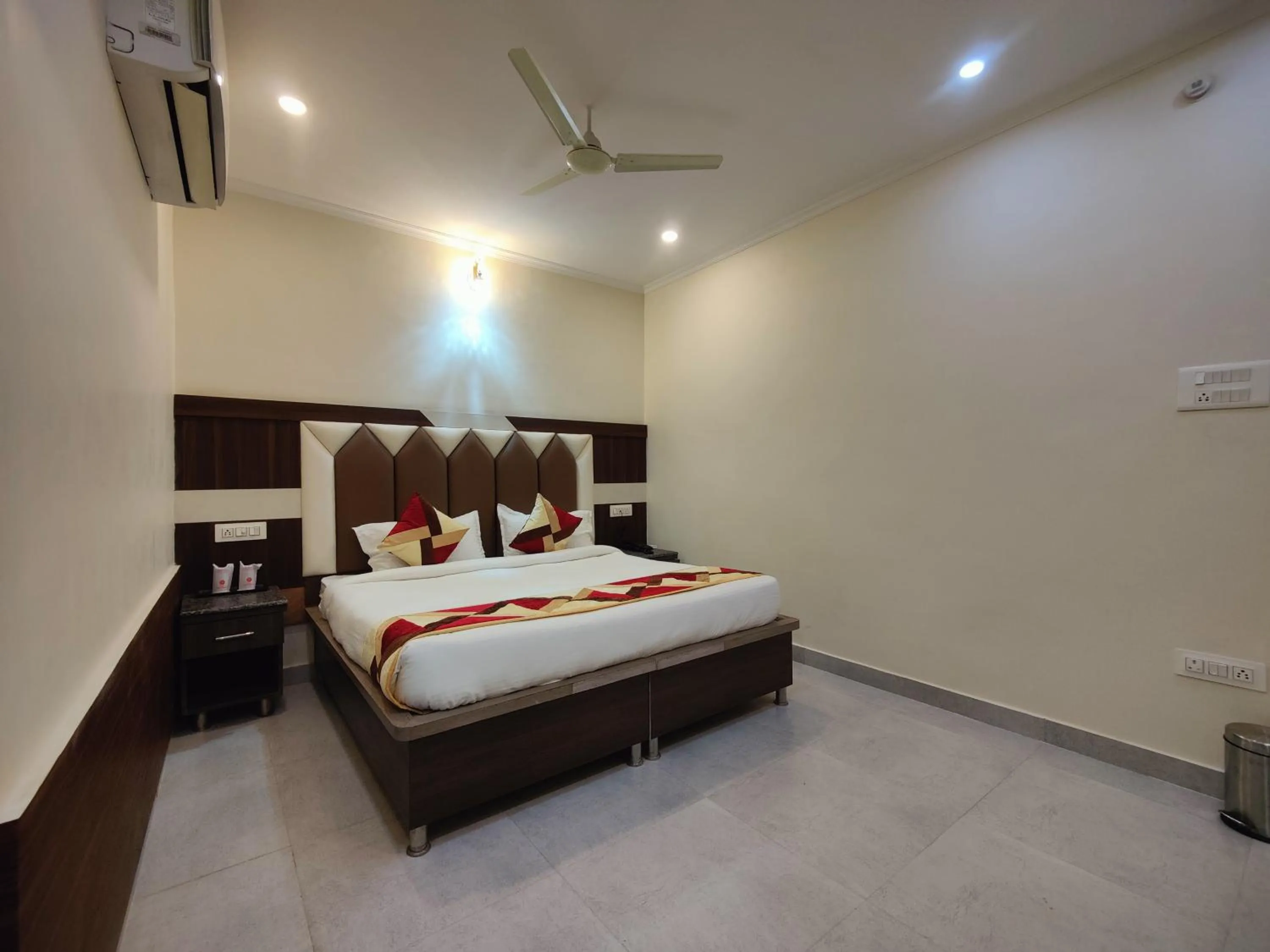 Bed in Hotel Mandi Heights - Bar, Fine Dining & Banquet Hall