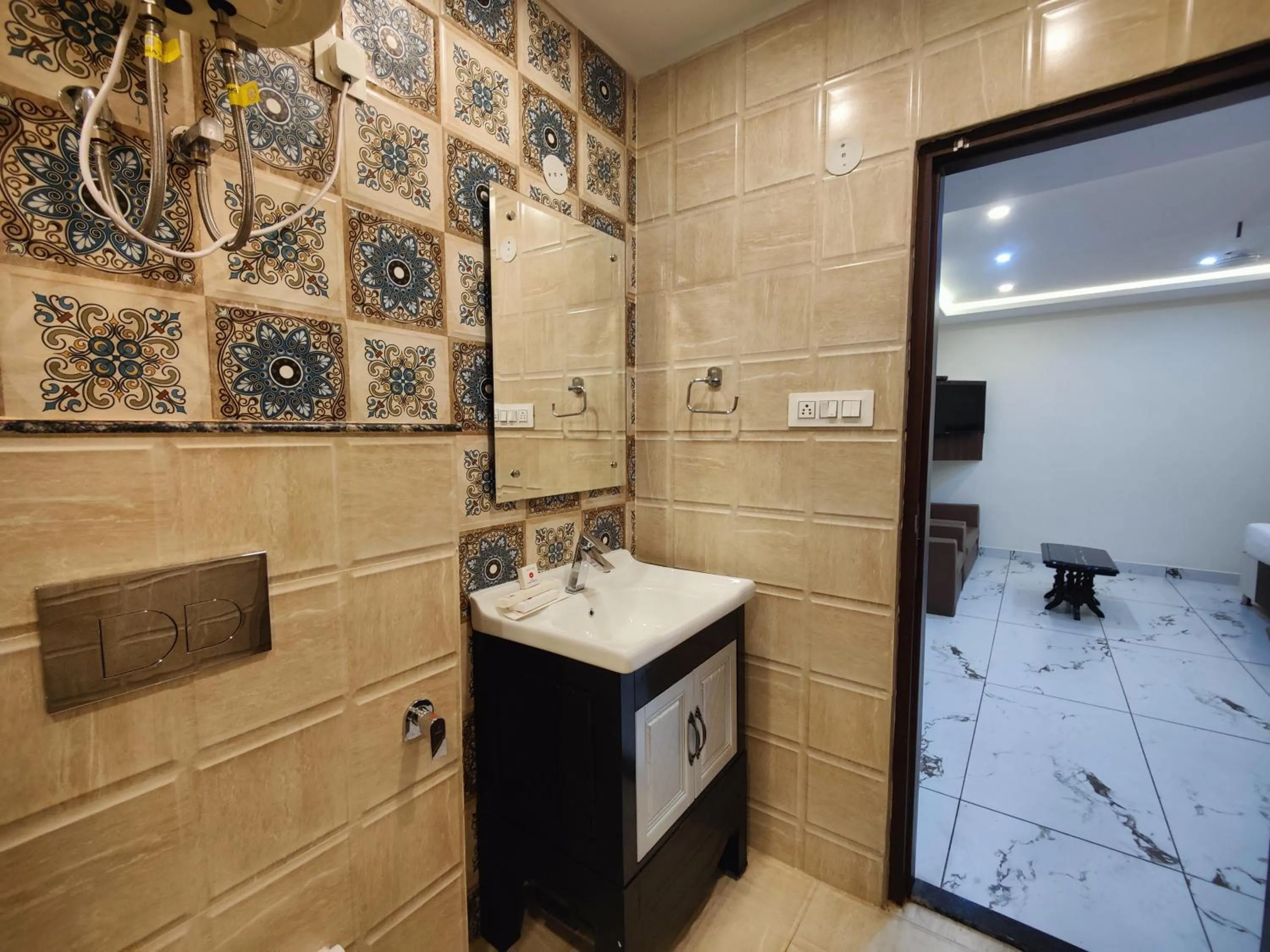 Shower in Hotel Mandi Heights - Bar, Fine Dining & Banquet Hall